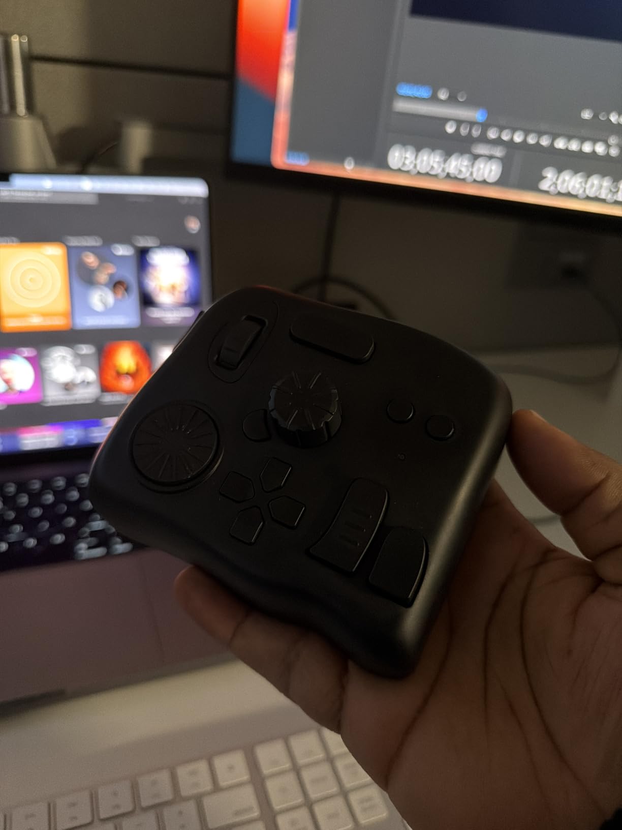 TOUR BOX Elite - Bluetooth Video Editing Controller Color Grading Speed Editor, Intuitive Control, Upgrade Material, Professional Digital Creator Console with Custom Software, Mac/PC (Translucent) customer photo 1