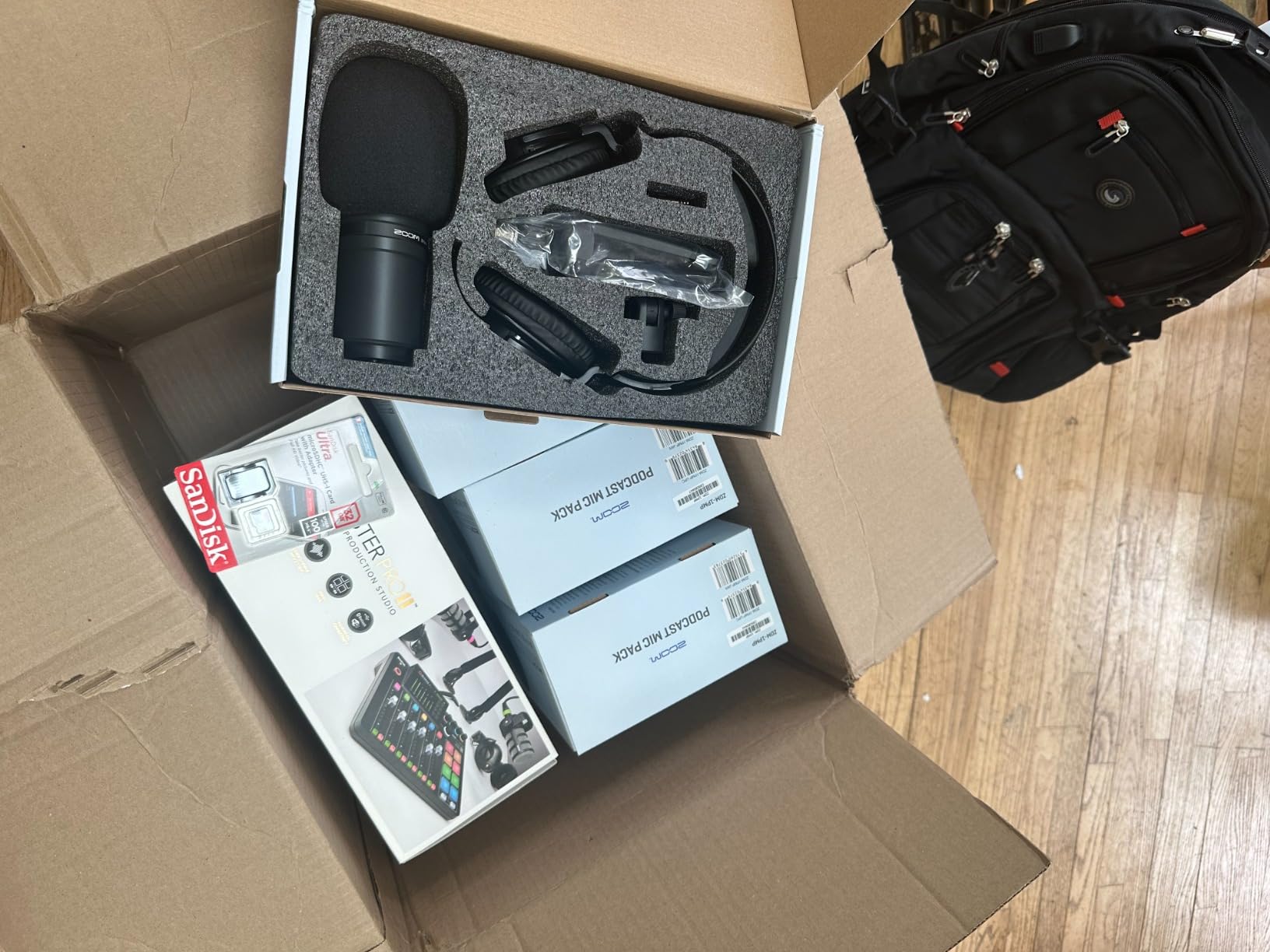 Rode RODECaster Pro II Integrated Audio Production Studio Bundle with 4x Zoom ZDM-1 Podcast Mic Pack and 32GB microSDHC Memory Card customer photo 2