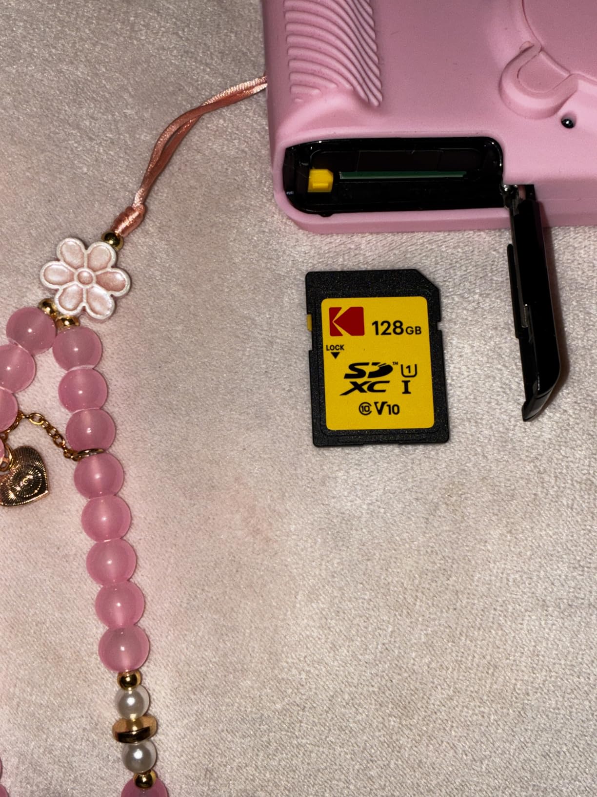 Kodak SDXC Card 128GB UHS-I U1 V10 Premium, up to 85MB/s Read Speed, for Full HD Video and High-Resolution Pictures, Compatible with SDXC Standard - EKMSD128GXC10K customer photo 1