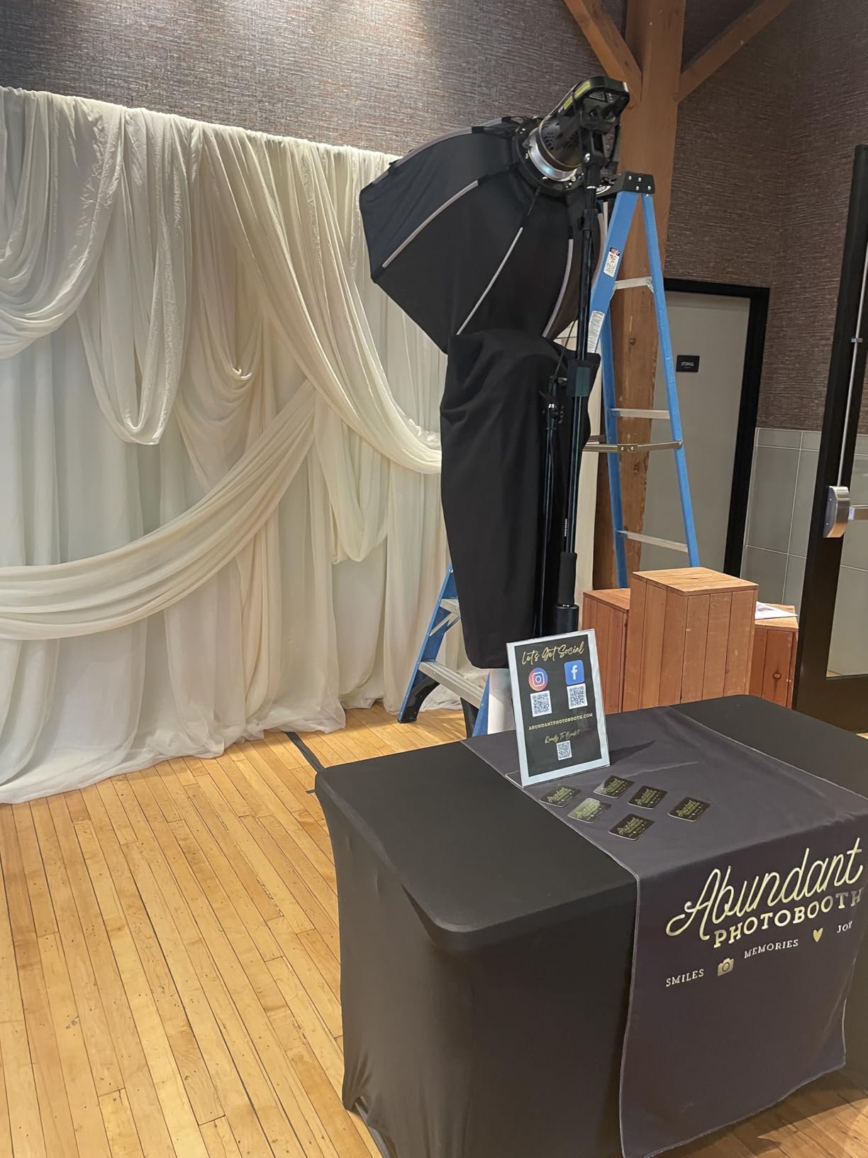 NEEWER Air Cushioned Aluminum Light Stand, 9.8ft/3m Adjustable Photography Stand with Boom Arm, Counterweight, Sandbag, 1/4 Screw for Softbox, Studio Flash, Umbrella, Ring Light, Max Load 5kg customer photo 1