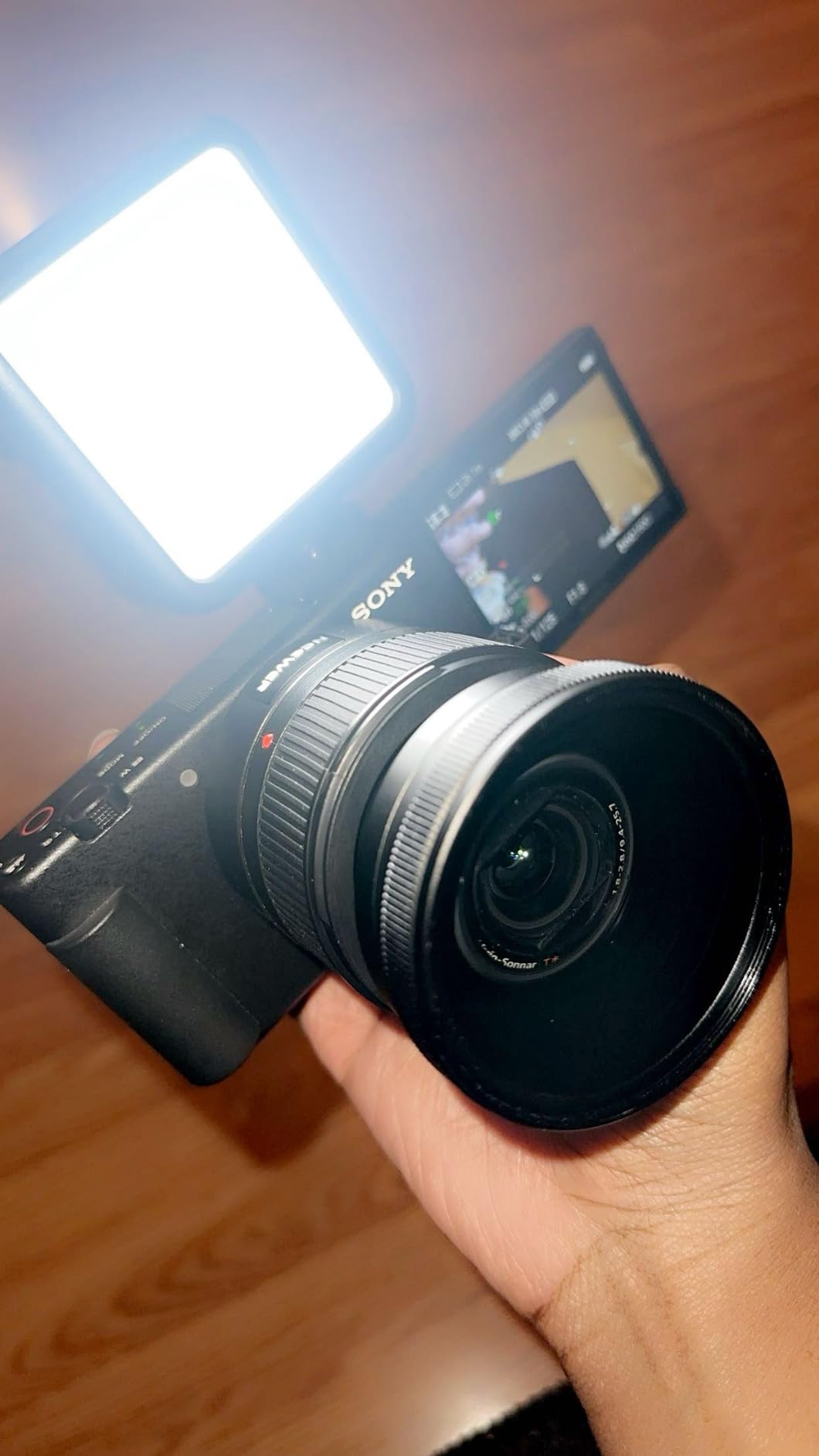 NEEWER Wide Angle Lens Compatible with Sony ZV1 Camera - 18mm HD Wide Angle & 10x Macro customer photo 1