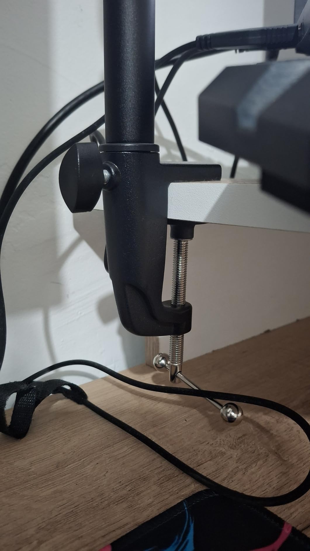 InnoGear Mic Boom Arm Microphone Stand Cable Management for Blue Yeti FIFINE AM8 K669B HyperX QuadCast S SoloCast AT2020 Shure SM7B MV7 and Other Microphone customer photo 2