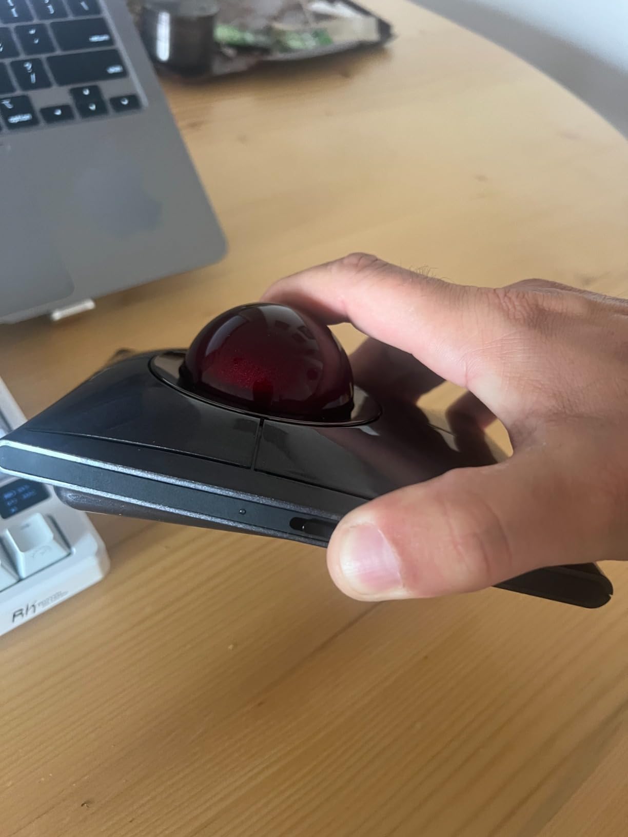 Kensington SlimBlade Pro Wireless Trackball, Rechargeable Battery, Bluetooth 2.4GHz Connection Options (K72080WW) customer photo 2