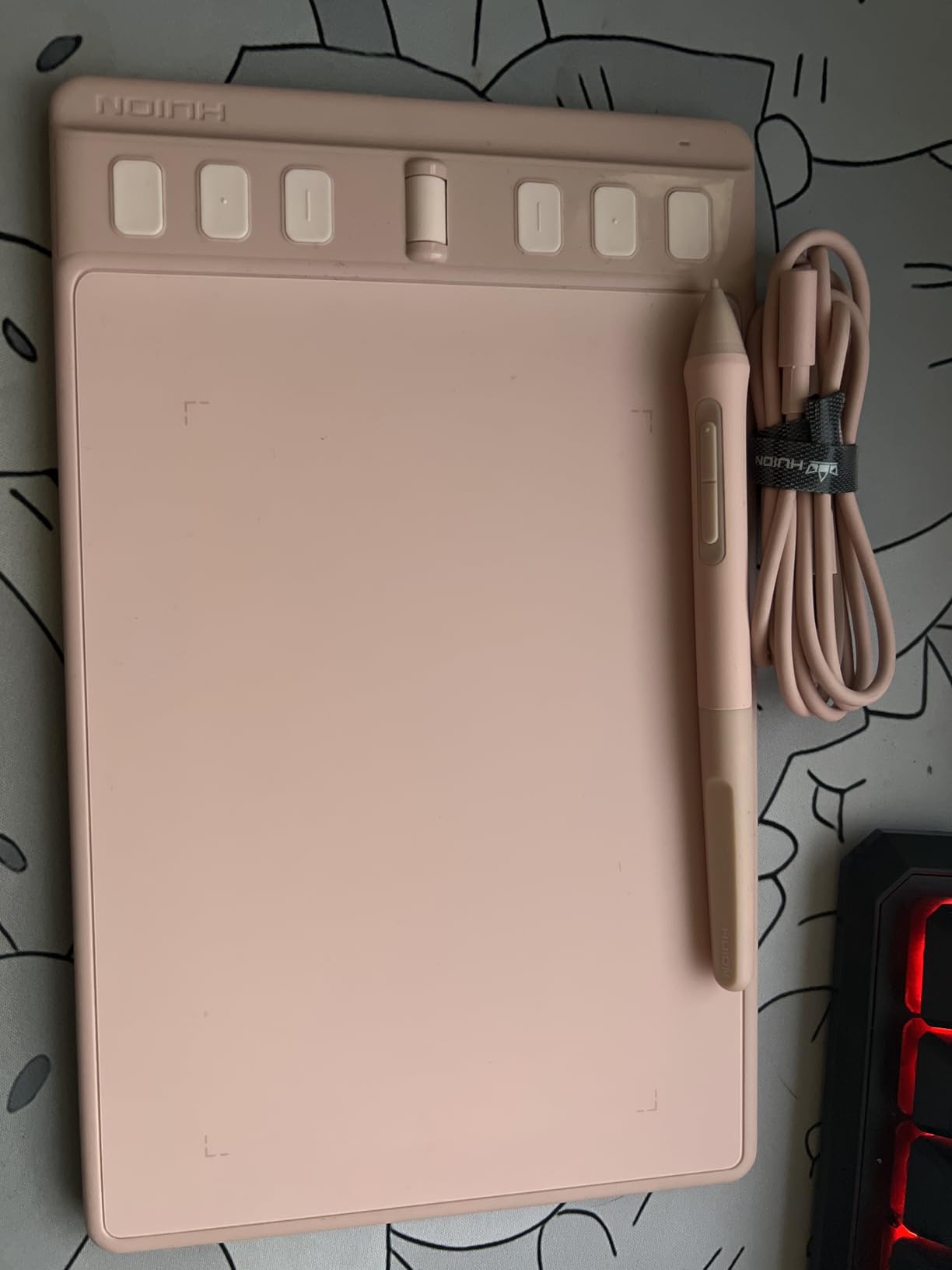 Inspiroy 2 Medium Drawing Tablet with Scroll Wheel 8 Customized Keys Battery-Free Stylus 60° Tilt Support for Digital Art, Design, Sketch, 9x5inch Graphics Tablet, Black customer photo 2