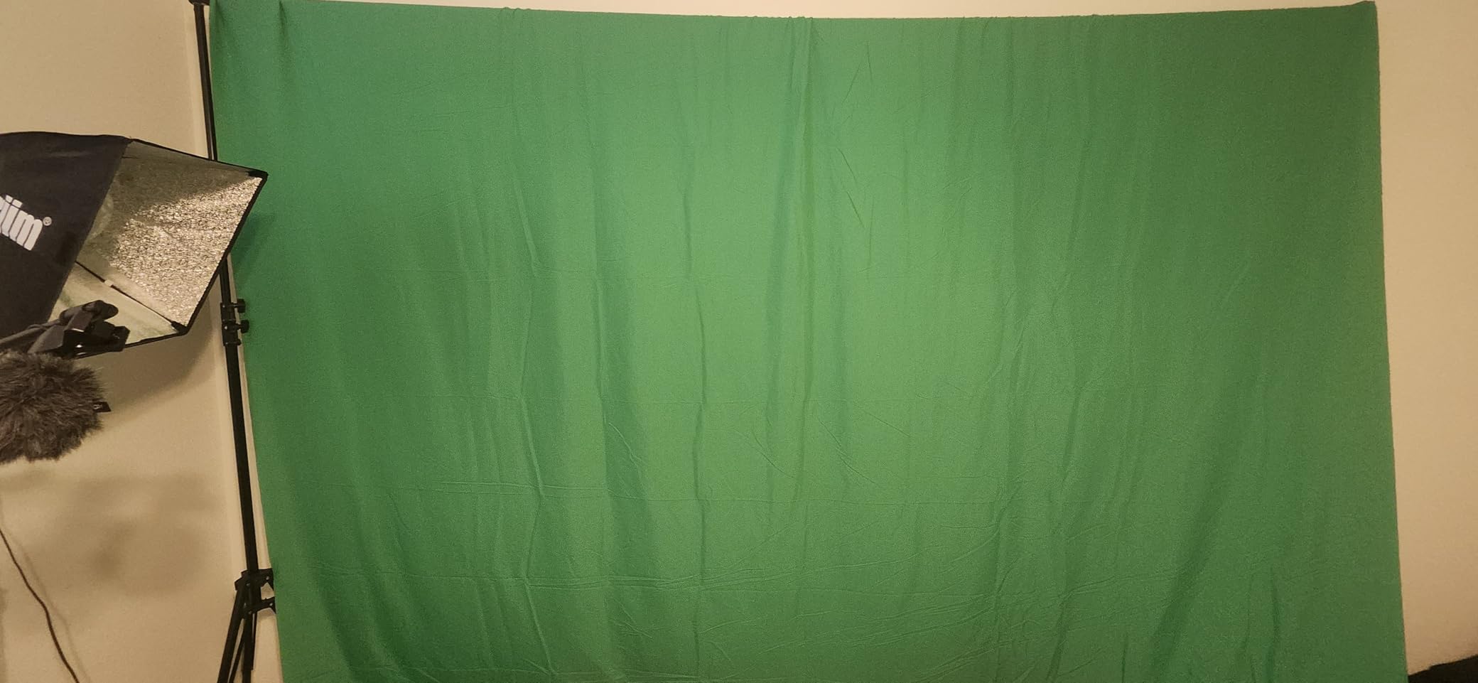BEIYANG 10 Ft x 20 Ft Photography Backdrop Green Screen, Green Background Non-Reflective Fabric Wrinkle Resistance Photo Background for Photo Studio Shooting Props customer photo 1
