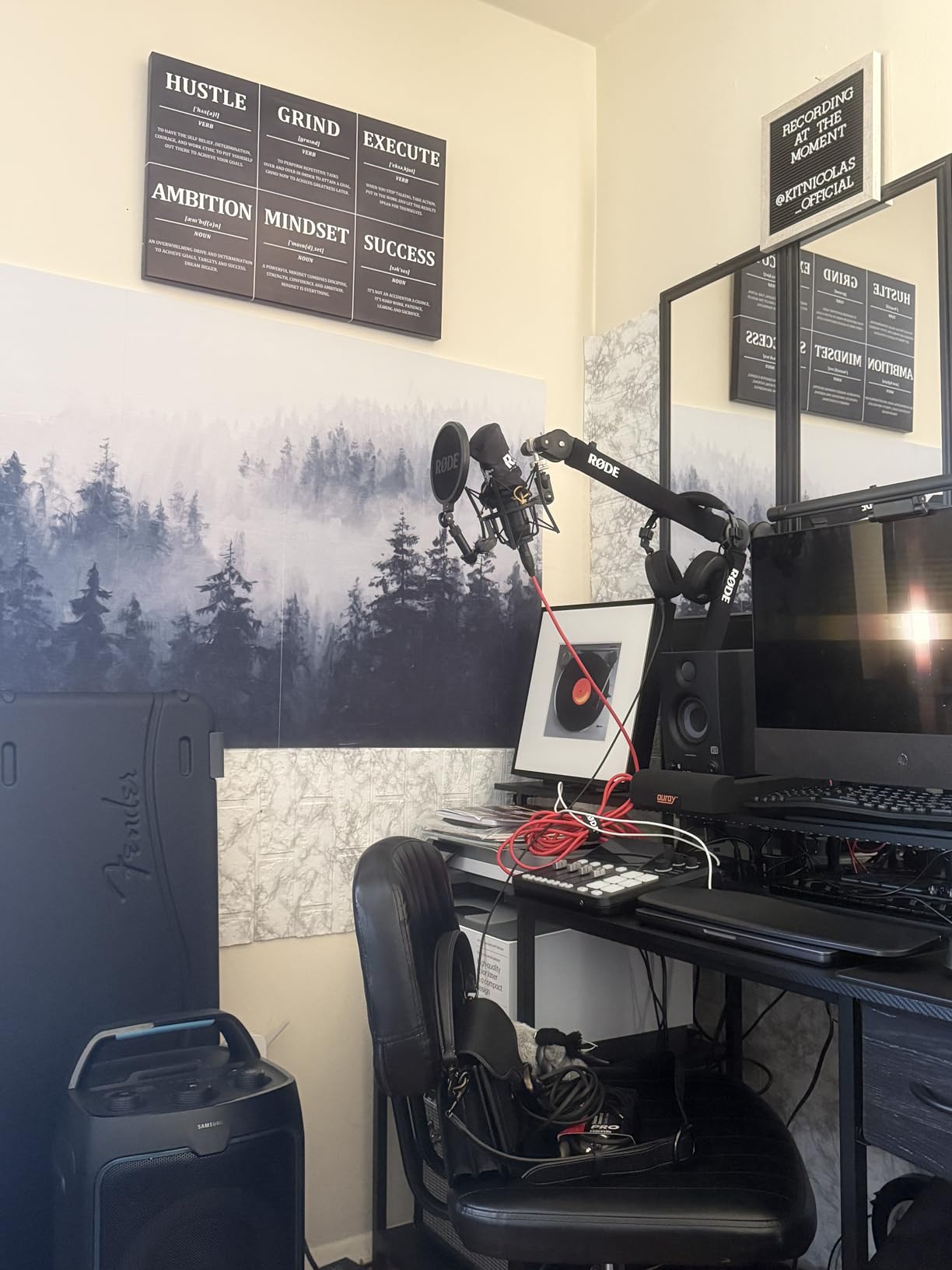 RODE NT1 5th Gen Large-Diaphragm Studio Condenser Microphone - XLR & USB Outputs customer photo 1
