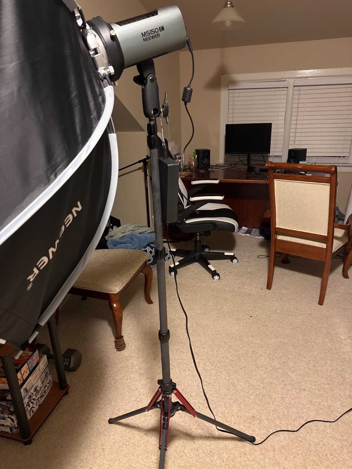 NEEWER Light Stand Carbon Fiber with 180 Reversible Legs, 1/4 to 3/8 Screw Adapter and Bag, 86.5inch/220cm Portable Travel Tripod Stand for Outdoor Photography Speedlite Strobe Softbox, ST210R customer photo 1