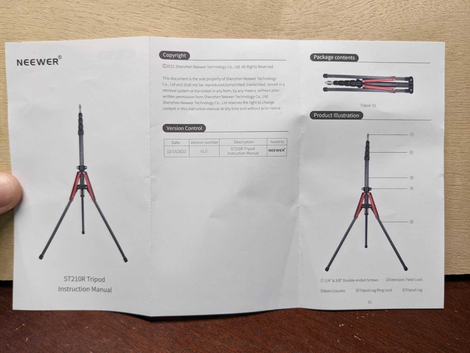 NEEWER Light Stand Carbon Fiber with 180 Reversible Legs, 1/4 to 3/8 Screw Adapter and Bag, 86.5inch/220cm Portable Travel Tripod Stand for Outdoor Photography Speedlite Strobe Softbox, ST210R customer photo 2