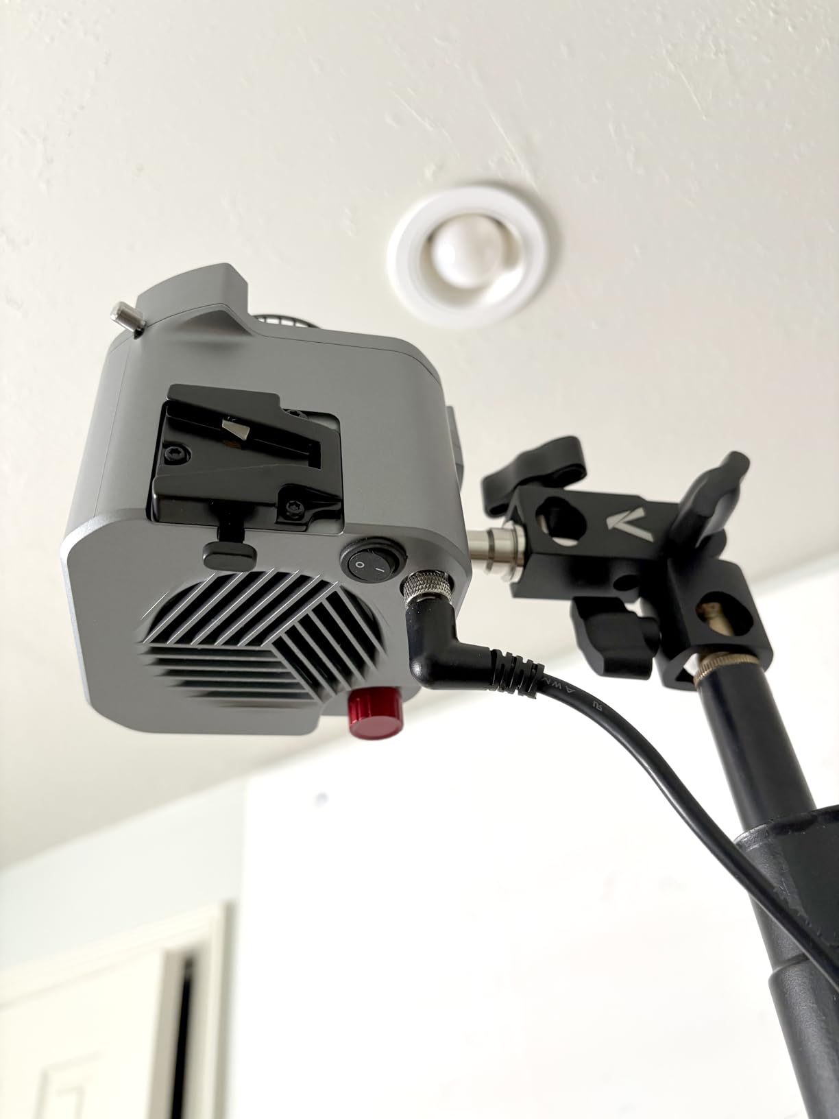 Aputure amaran COB 60xS Video Lighting, amaran 60x Upgrade bi-Color Bowens Mount Point-Source LED Studio Light, SSI (D56) of 87, 33,300 lux @ 1m, App Control, 9 Lighting FX customer photo 1