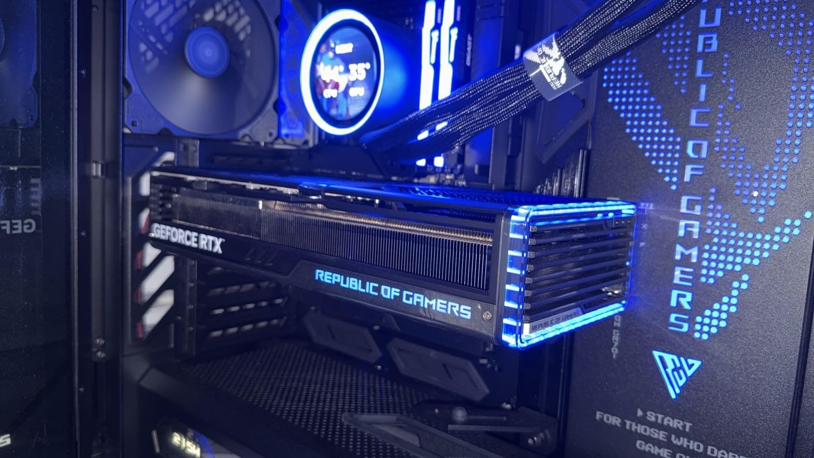 ASUS ROG Strix GeForce RTX 4090 White OC Edition Gaming Graphics Card (PCIe 4.0, 24GB GDDR6X, HDMI 2.1a, DisplayPort 1.4a) customer photo 2