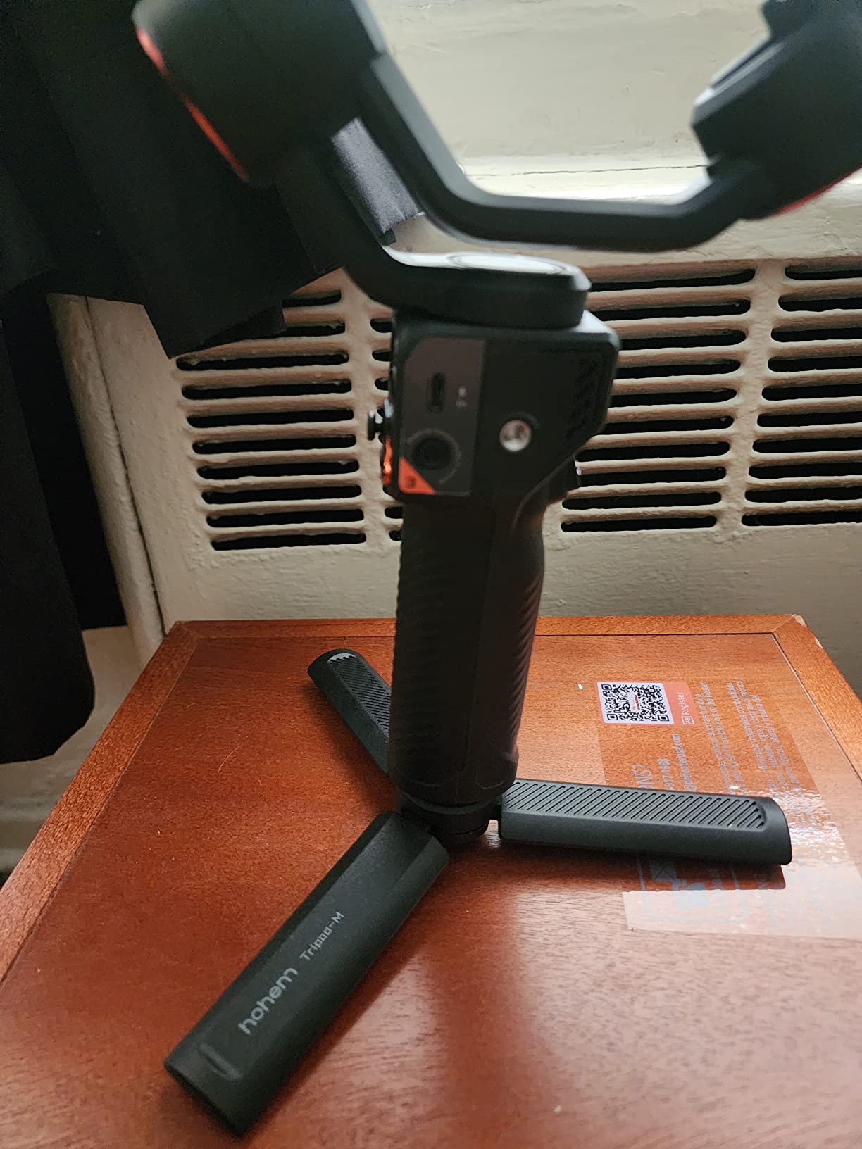 hohem iSteady M6 Kit Gimbal Stabilizer for Smartphone, 3-Axis Phone Gimbal with AI Tracking, Magnetic Fill Light, 18H Long Lasting Battery Stabilizer for iPhone & Android, Ideal for Video Recording customer photo 1