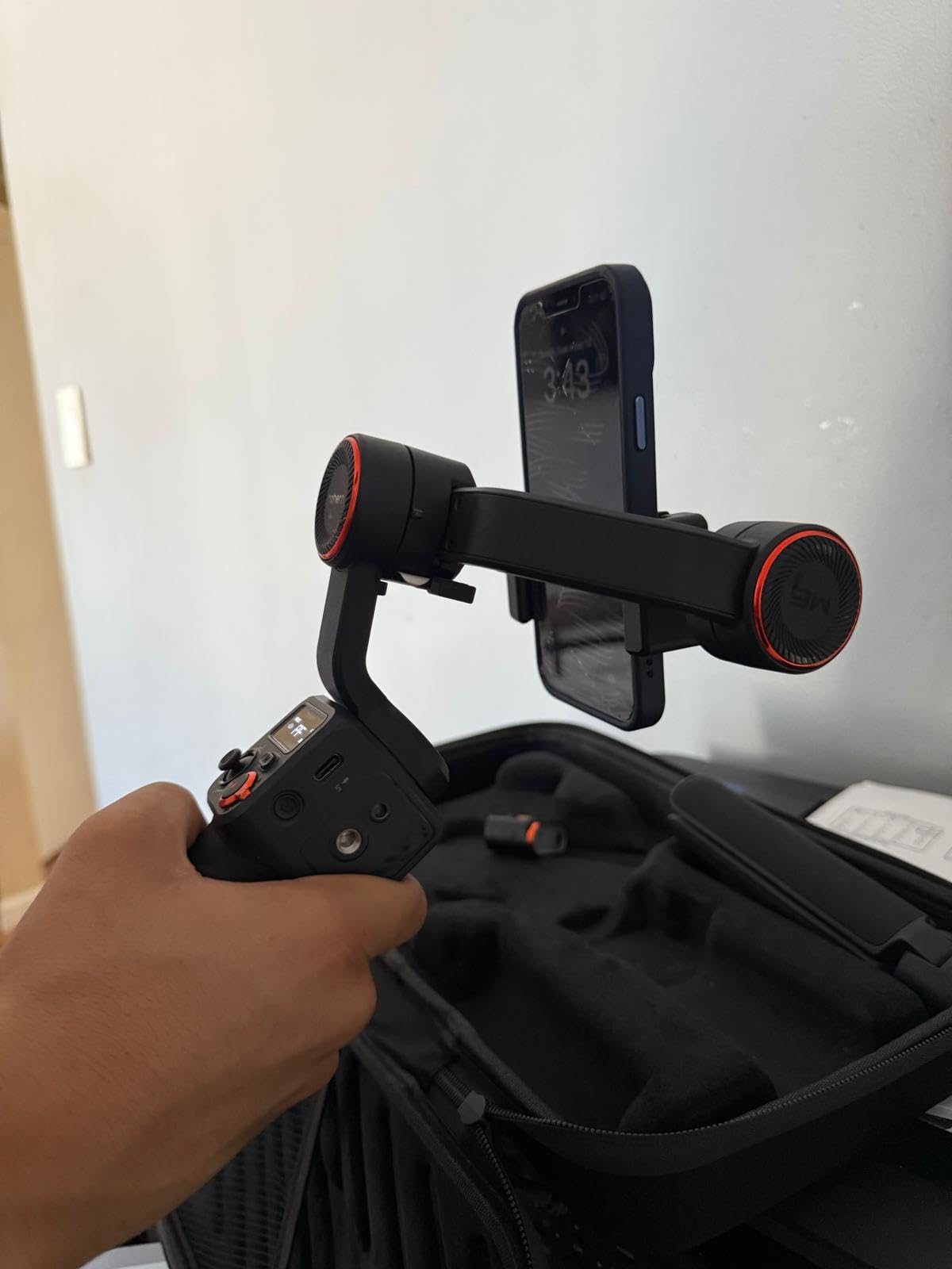 hohem iSteady M6 Kit Gimbal Stabilizer for Smartphone, 3-Axis Phone Gimbal with AI Tracking, Magnetic Fill Light, 18H Long Lasting Battery Stabilizer for iPhone & Android, Ideal for Video Recording customer photo 2