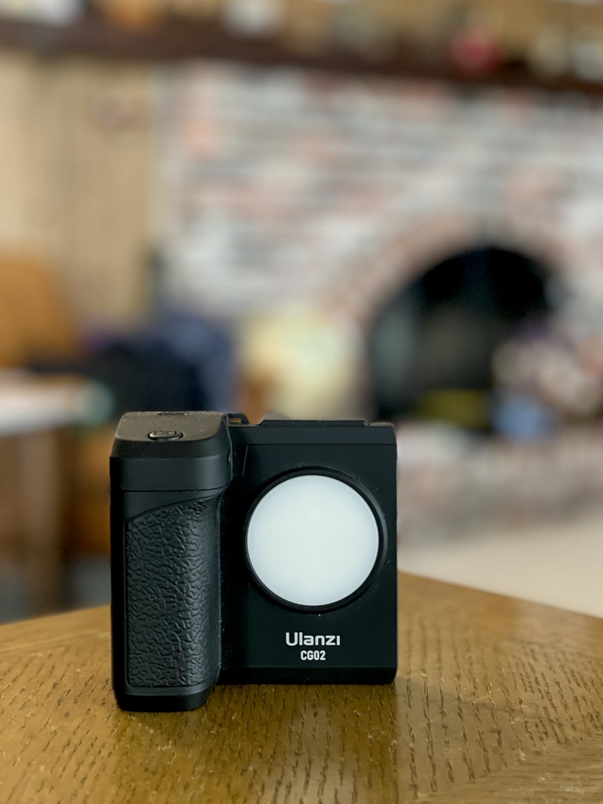 ULANZI CG02 Upgraded Smartphone Camera Shutter Handle Grip w Detachable Wireless Bluetooth Remote Control,Three-Gear Adjustable Fill Light for iPhone Samsung Google OnePlus Phones Video/Photo Shooting customer photo 1