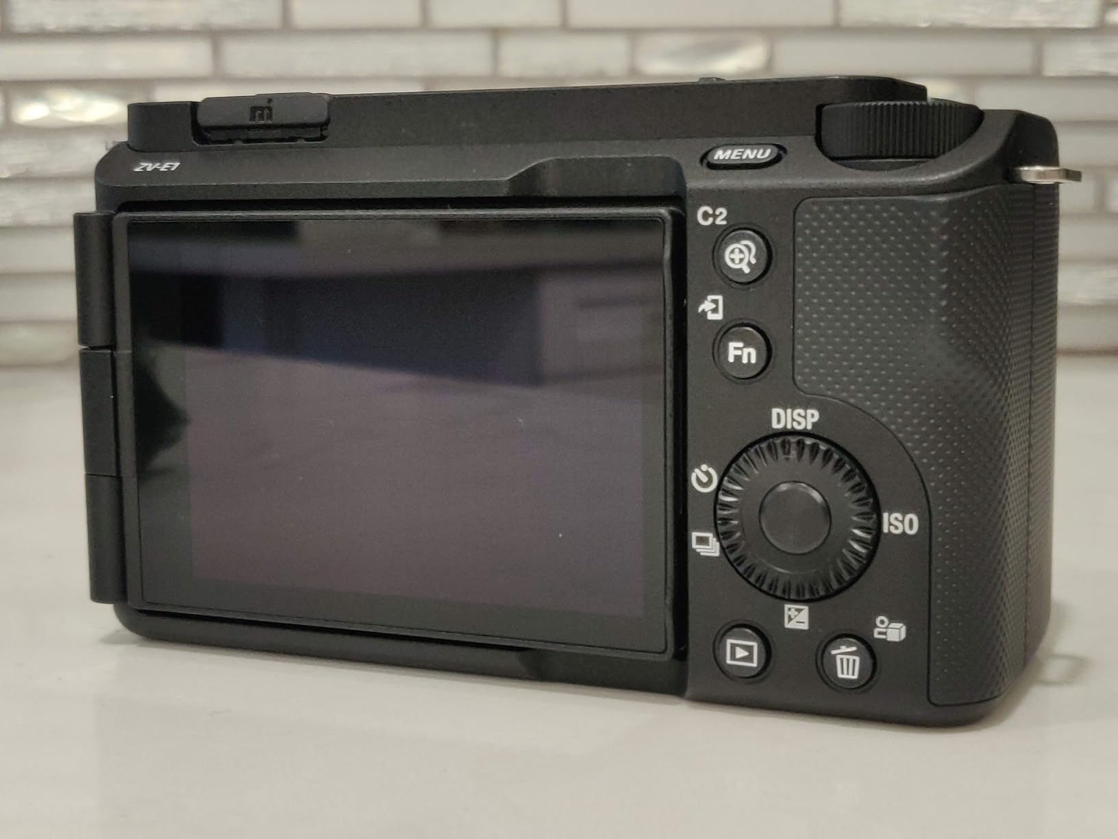 Sony Alpha ZV-E1 Full-Frame Interchangeable Lens Mirrorless Vlog Camera with 28-60mm Lens customer photo 2