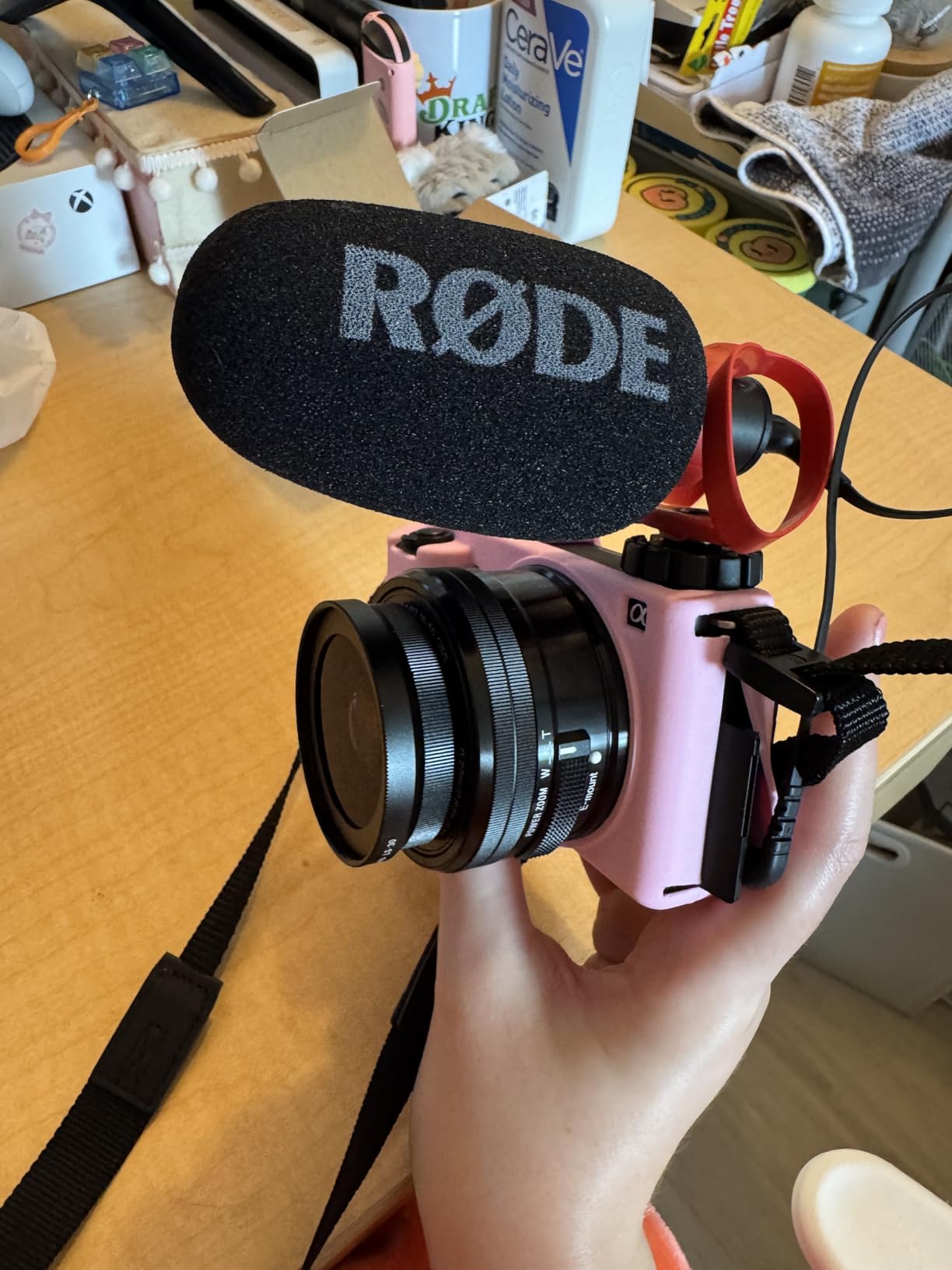 NEEWER 40.5mm HD Wide Angle Lens Compatible with Sony ZV-1F ZV-E10 A5000 A6000, 2 in 1 18mm Wide Angle & 10x Macro Additional Lens with Extension Tube, Bayonet Mount Lens Adapter (LS-30, Black) customer photo 2