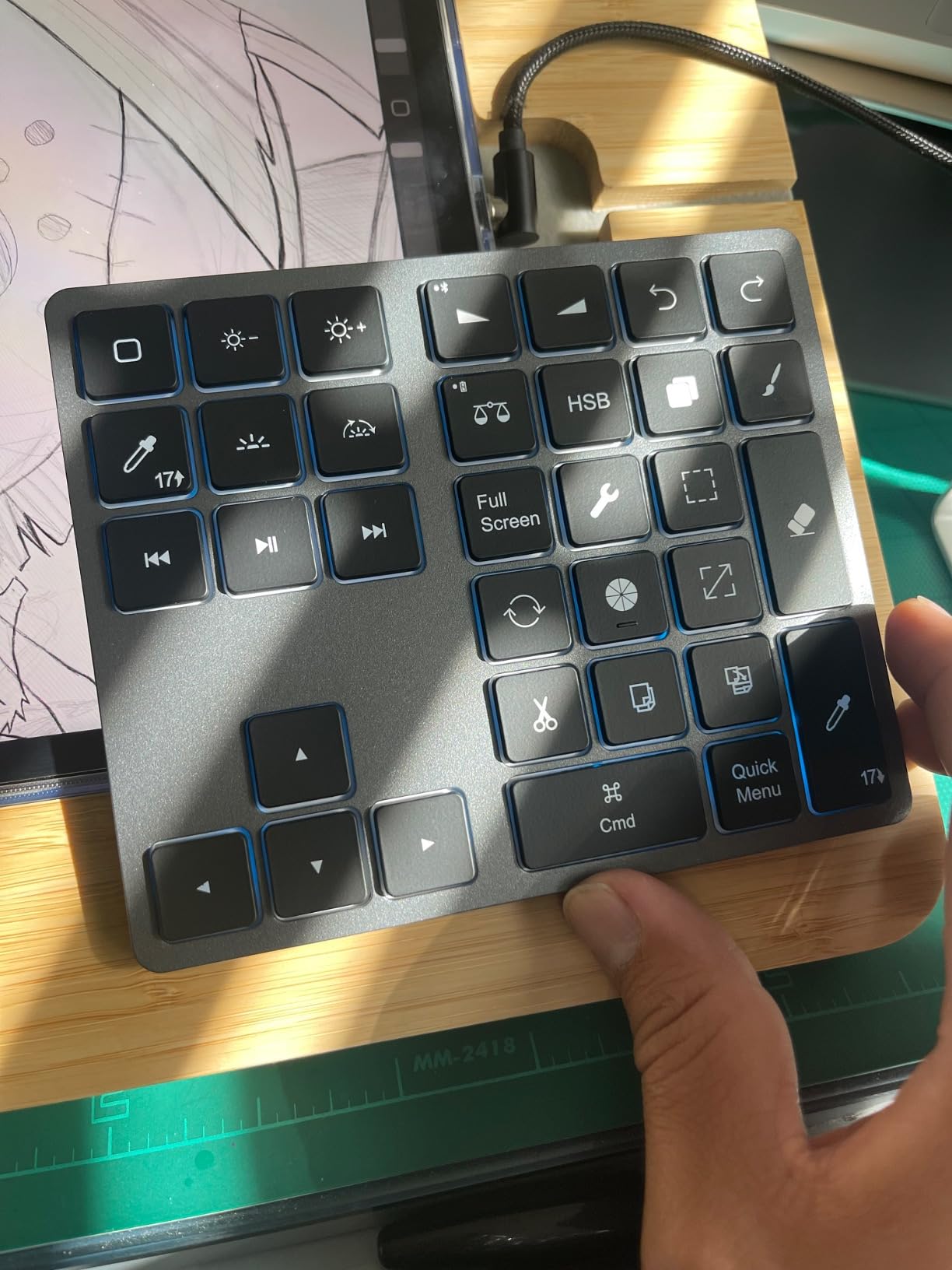 Doohoeek Bluetooth Shortcut Keyboard for Adobe Photoshop for PC Computer, Desktop, iPad & MacBook, PS Shortcut Hotkeys Keypad Rechargeable with 7-Color Backlit Key for MacOS, iOS & Windows customer photo 2