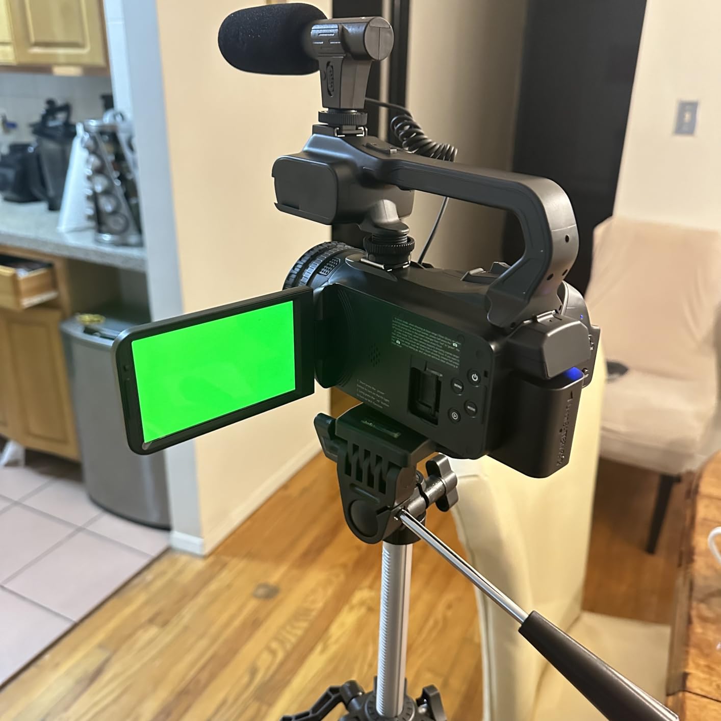 Acuvar 4K/6K Video Camera Camcorder - 64MP Vlogging Camera for YouTube, 60FPS, 18X Zoom - with Mic, LED Light, Tripod & 2×64GB Cards - WiFi, Webcam Bundle customer photo 1