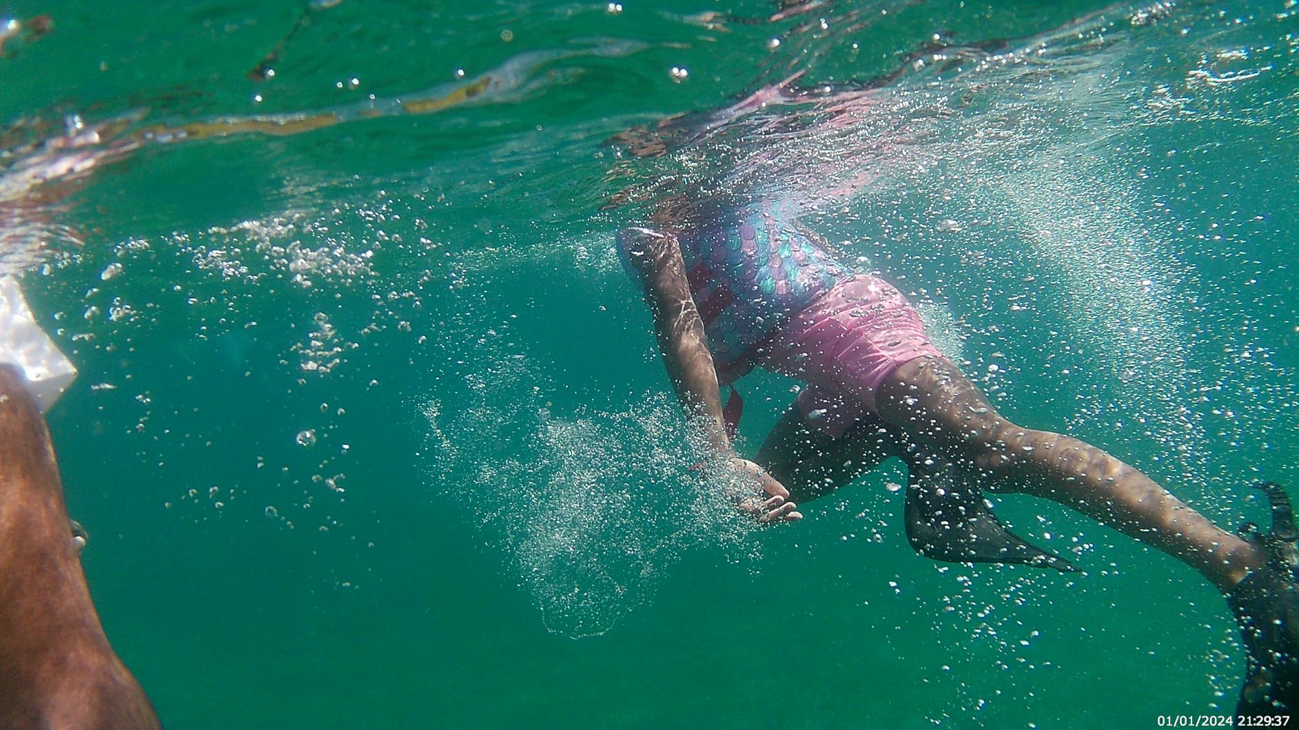 AKASO Brave 4 Action Camera 4K 30fps with 64GB MicroSD U3 Card Bicycle Helmet Accessories Kit Bundle, 20MP Ultra HD 131FT Waterproof Underwater Camera EIS WiFi Remote Control 5X Zoom Sport Cameras customer photo 1