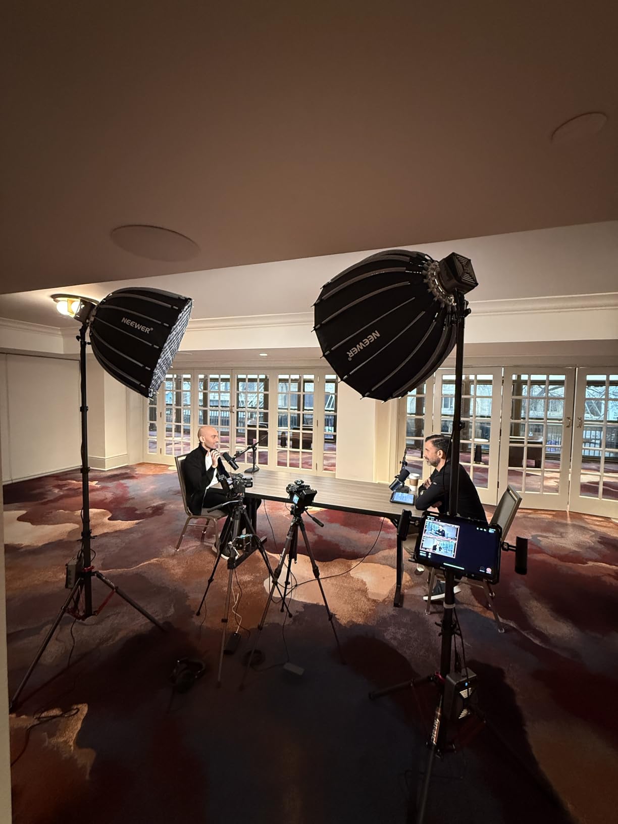Zhiyun Molus G200 200W COB Video Light - Portable Continuous Output Lighting 2700-6500K 9460 Lux@1m with Bowens Mount and APP Control customer photo 2