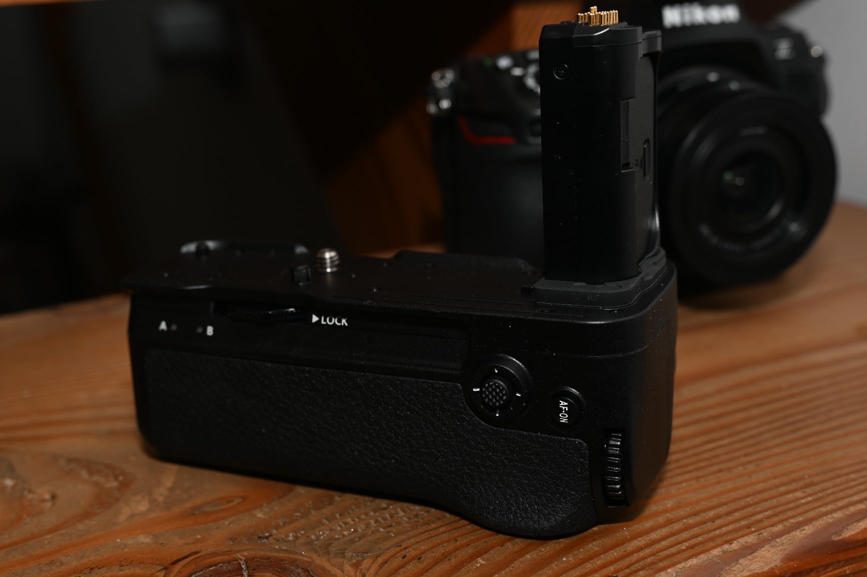 Nikon MB-N12 Power Battery Pack for Extended Usage of Nikon Z 8 with Secondary Non-Removable Backup Battery customer photo 2