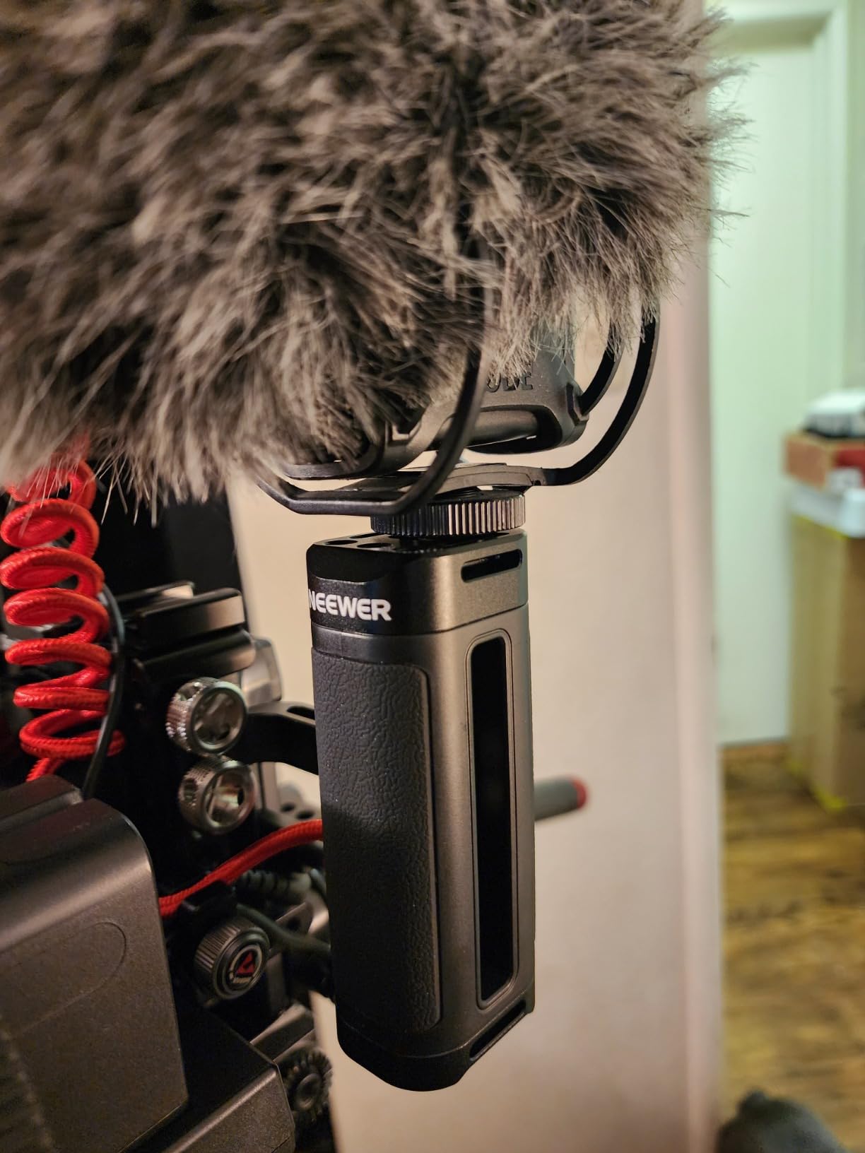 NEEWER Side Handle Grip Compatible with SmallRig NEEWER Camera Cage, Lightweight Camera Handle Rig with Dual 1/4