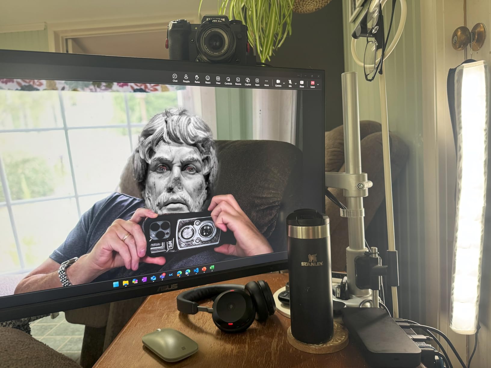 NEEWER TL60 RGB Tube Light, 20W Full Color LED Video Wand, APP/2.4G/DMX Control, 7 Pixel Effects 2500-10000K CRI97+, Radio Frequency, with Adapter, Mount, Cable, Bag customer photo 1