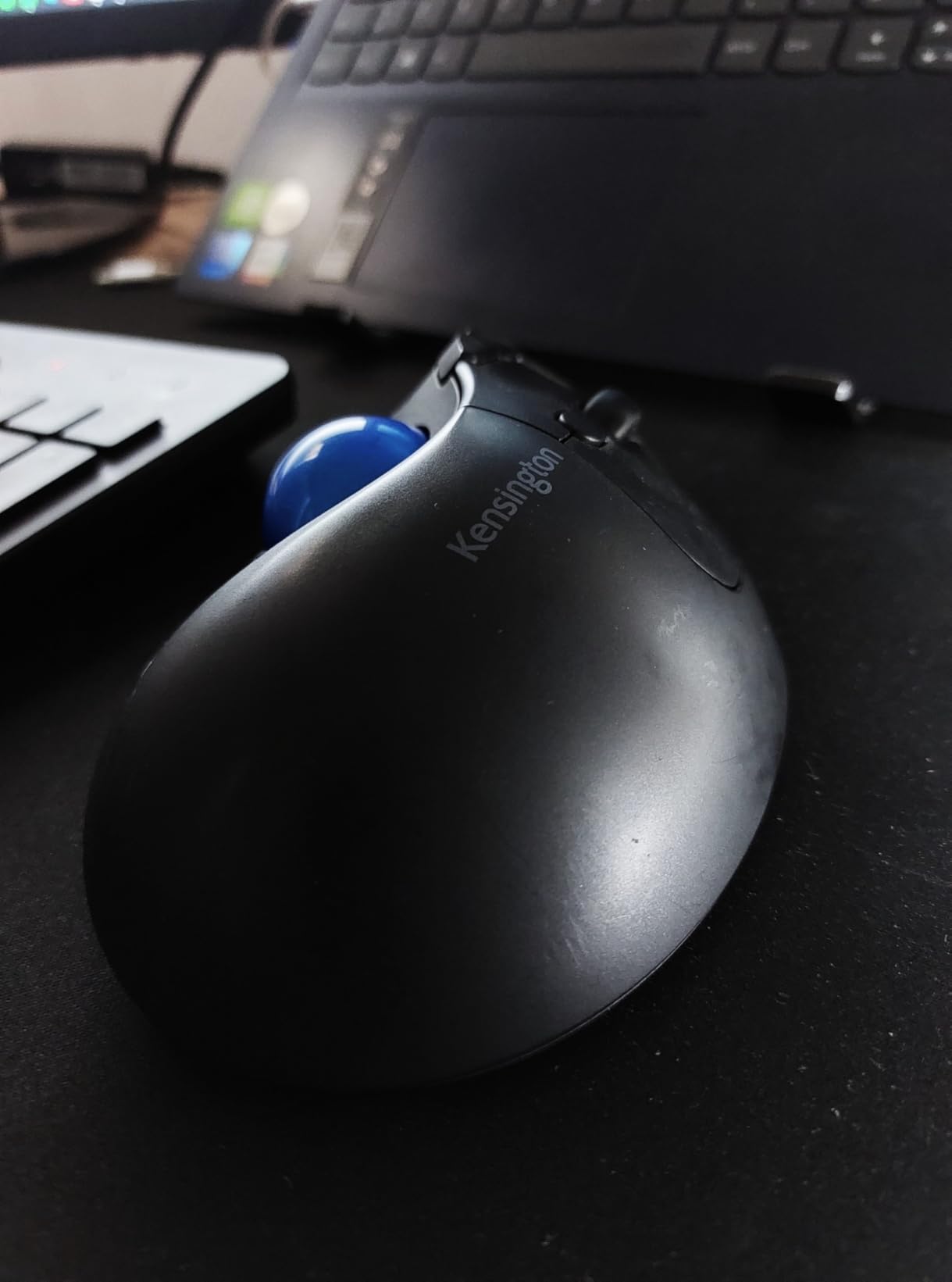 Kensington TB550 Wireless Trackball Mouse, Thumb Operated, Rechargeable, Ergonomic Design (K72196WW) customer photo 1