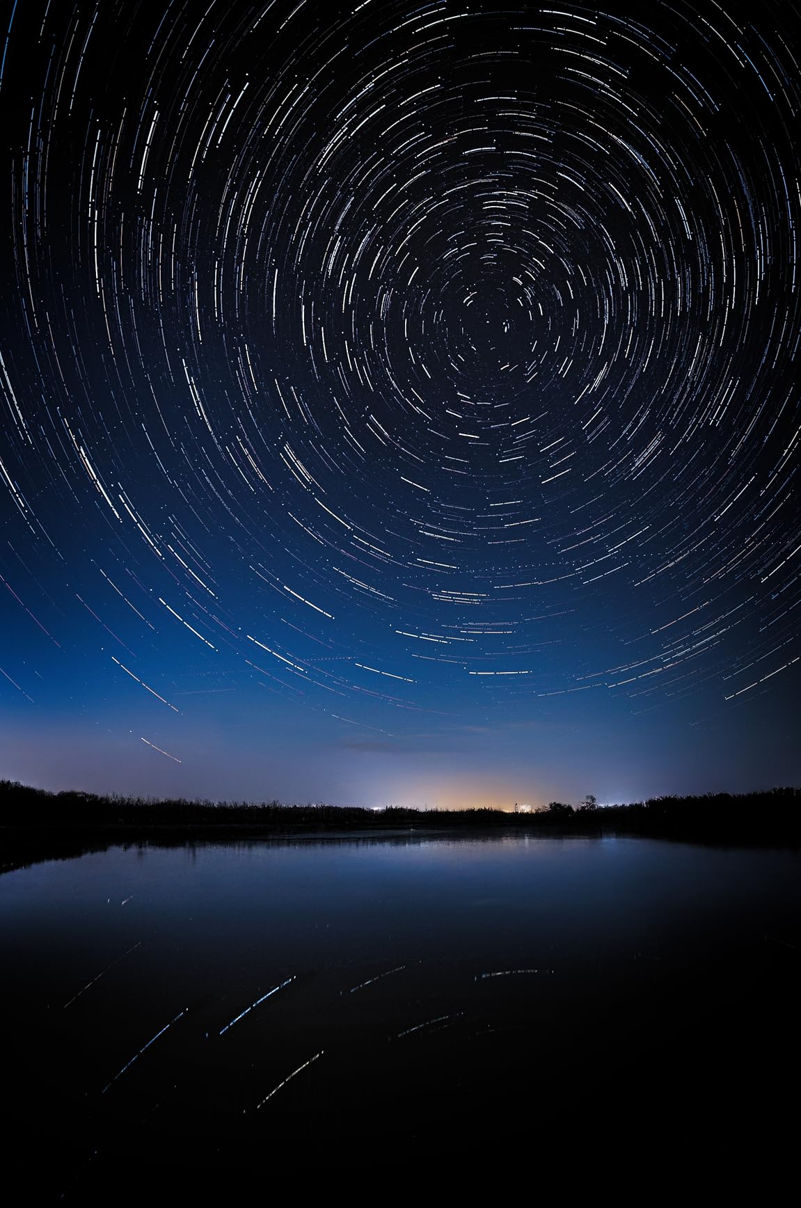 The Night Photography Book: Capture stunning night photos, including light painting, light streaks, cityscapes, Milky Way landscapes, and astrophotography customer photo 1