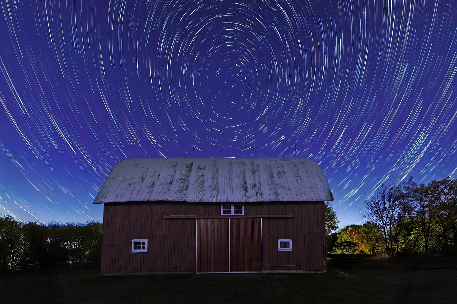 The Night Photography Book: Capture stunning night photos, including light painting, light streaks, cityscapes, Milky Way landscapes, and astrophotography customer photo 2