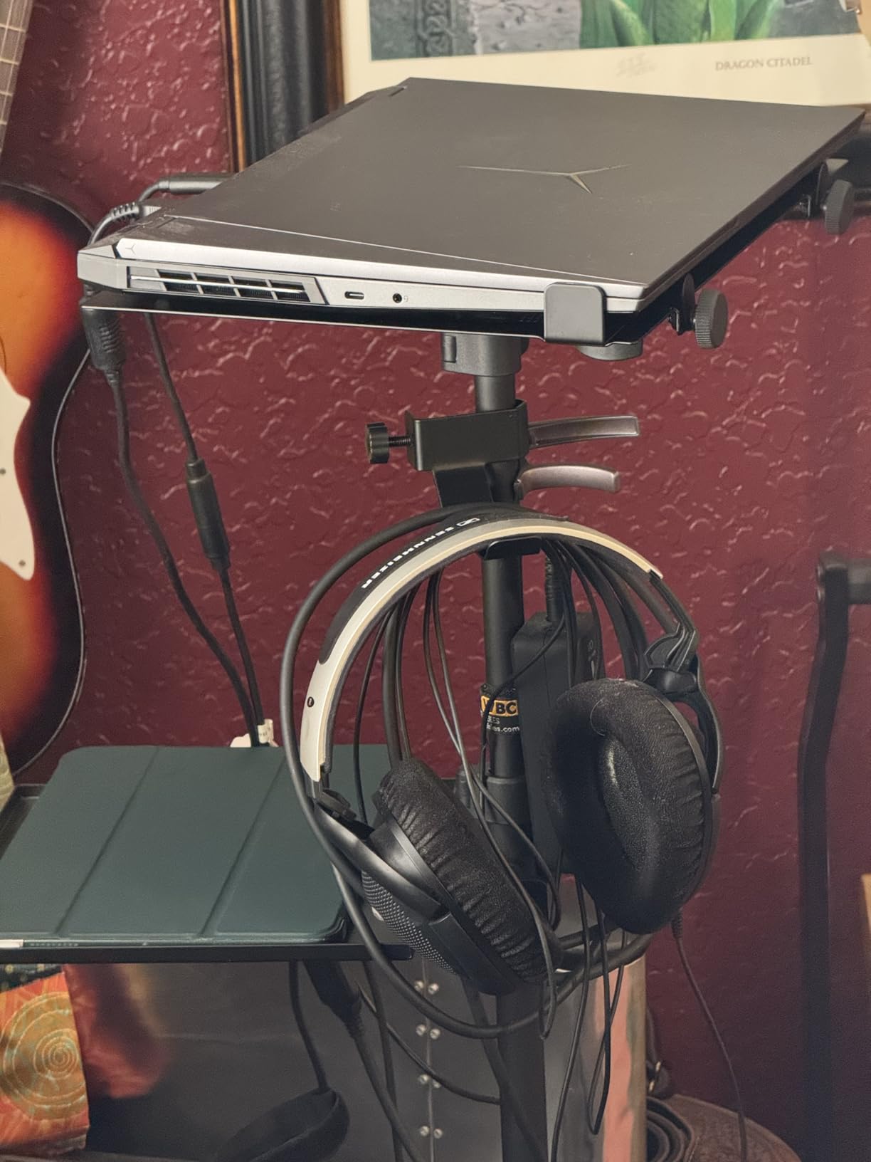 Ulanzi TT43 Extendable Photography Light Stand, Adjustable 6.23ft Aluminum Tripod, Reversible Portable Studio Lighting Tripod for Continue Output Lighting, Strobe Light, Webcams, Cameras, Softbox customer photo 2