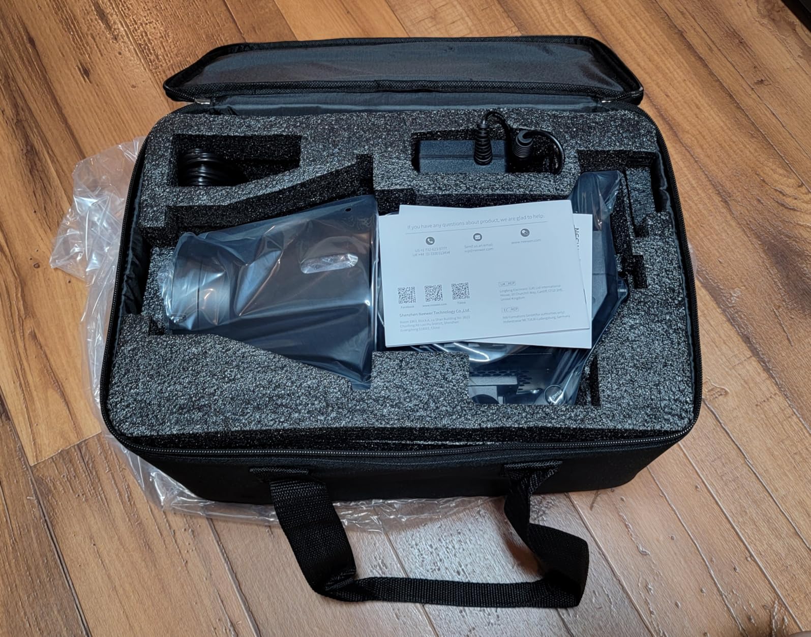 NEEWER FS150 LED Video Light 2.4G/APP Control, 130W 5600K COB Daylight Silent Photography Continuous Output Lighting 4 Precise Dimming Types 102000lux/1m CRI97+ 9 Effects Bowens Mount, US Plug customer photo 1