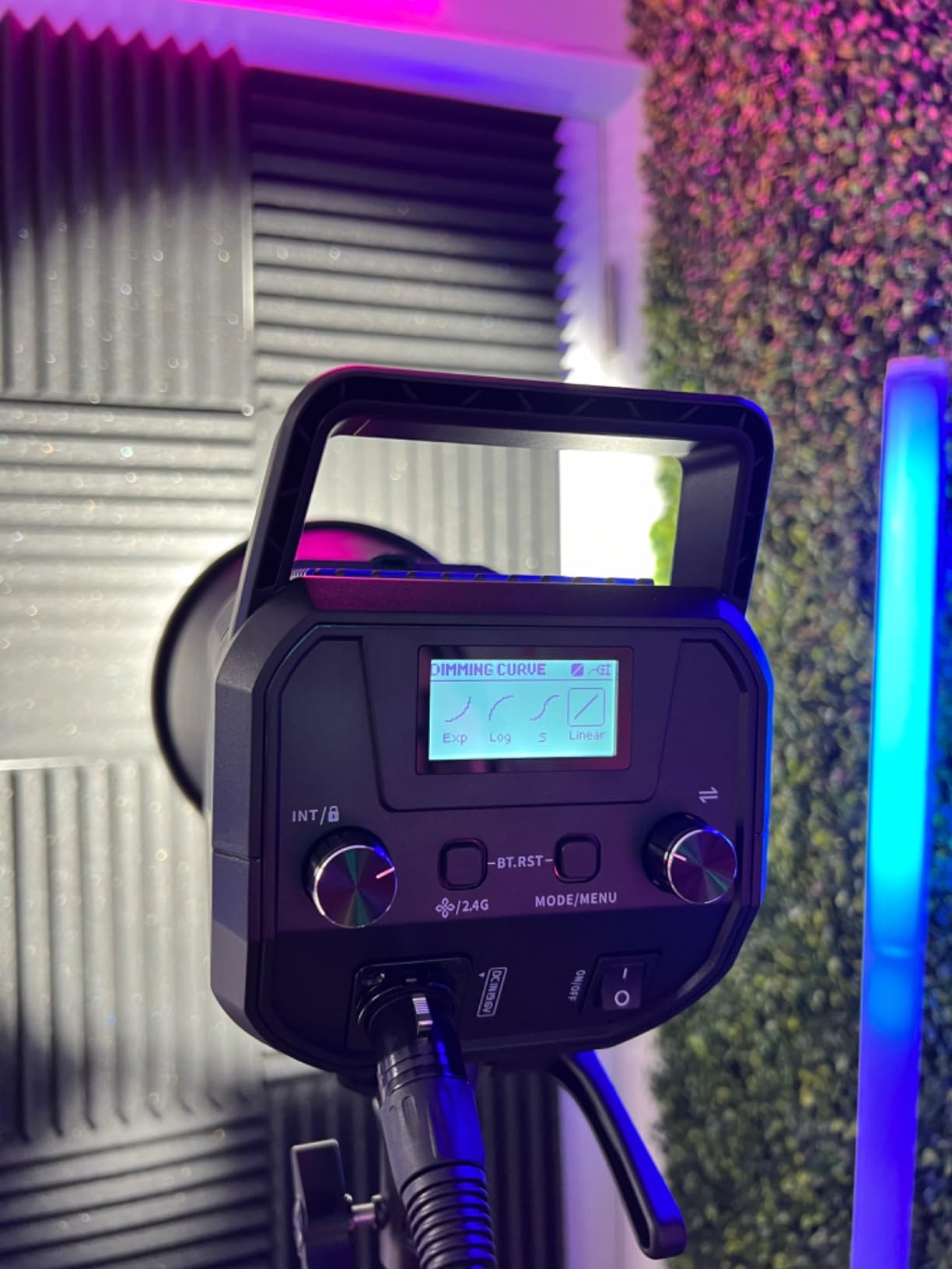 NEEWER FS150 LED Video Light 2.4G/APP Control, 130W 5600K COB Daylight Silent Photography Continuous Output Lighting 4 Precise Dimming Types 102000lux/1m CRI97+ 9 Effects Bowens Mount, US Plug customer photo 2