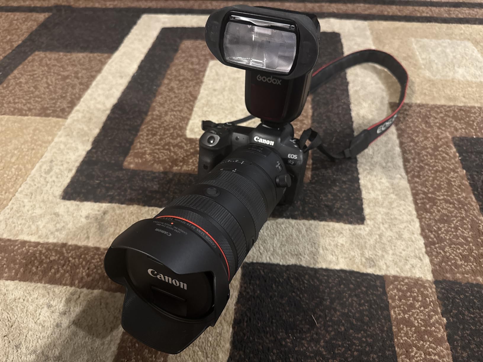 RF 24-105mm F2.8 L is USM Z Standard Zoom Lens, Full-Frame Mirrorless, Image Stabilization, Close Focusing, Ideal for Events, Portraits, Studio, and Video, Black customer photo 1