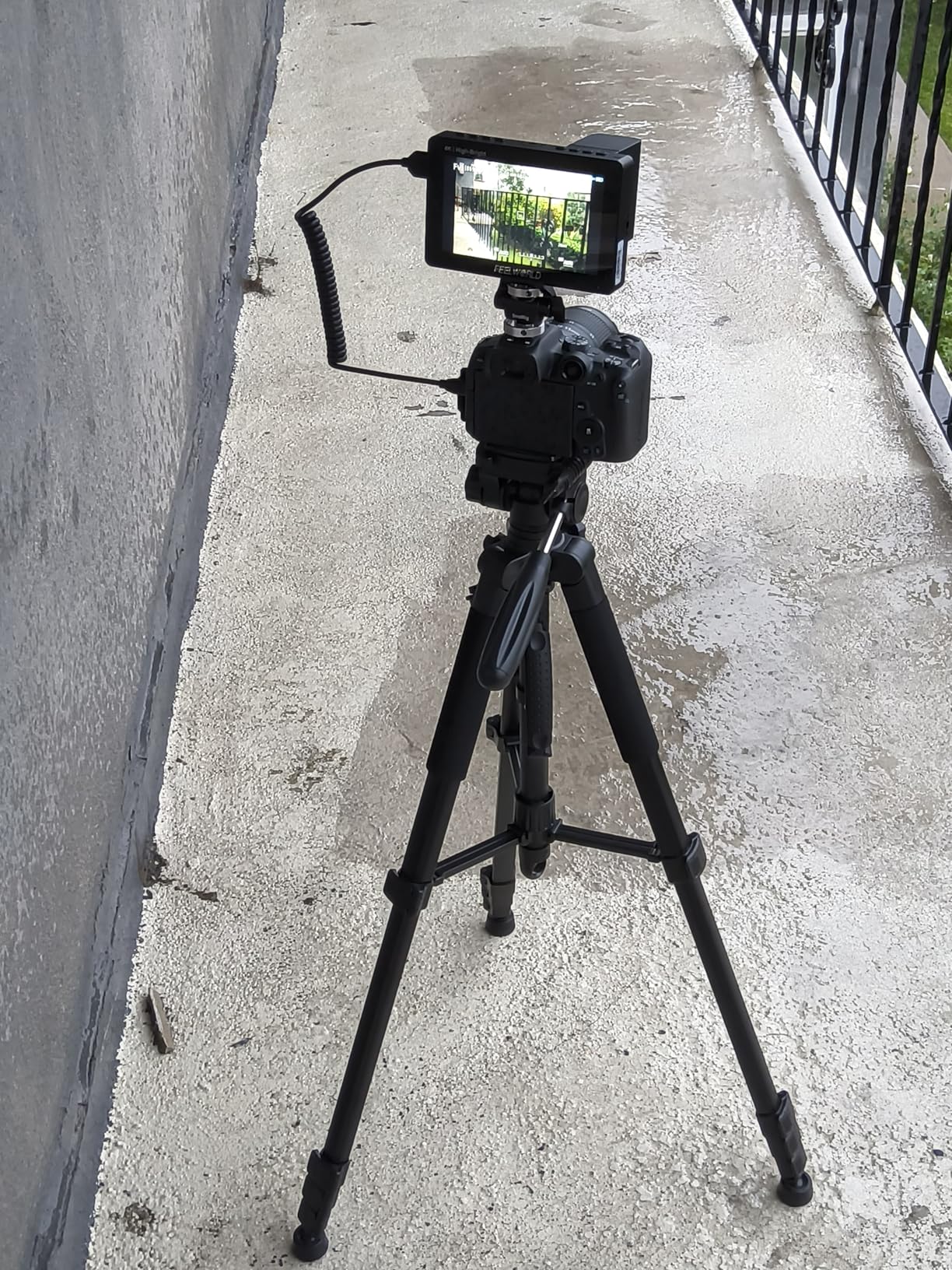 FEELWORLD F5 Prox 5.5 Inch 1600nit Field Camera Monitor with Touch 4K HDMI 3D LUT Waveform for DSLR Mirrorless Camera Help Filmmakers Photographer Outdoor Accurate Focus and Expose customer photo 1