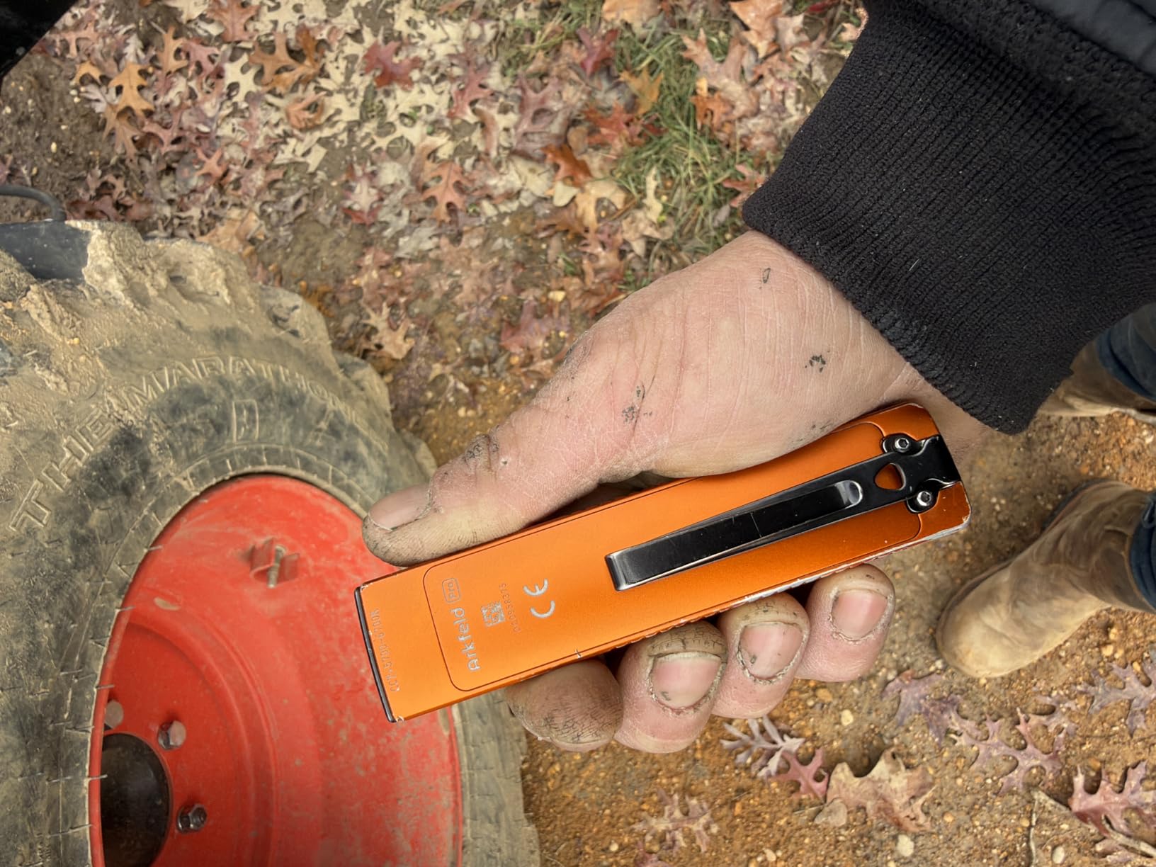 OLIGHT Arkfeld Pro Rechargeable EDC Flat Flashlight with Green Beam, UV and White LED Combo, 1300 Lumens Portable Pocket Lights, Triple Sources for Outdoors Emergency Working (Black CW) customer photo 2