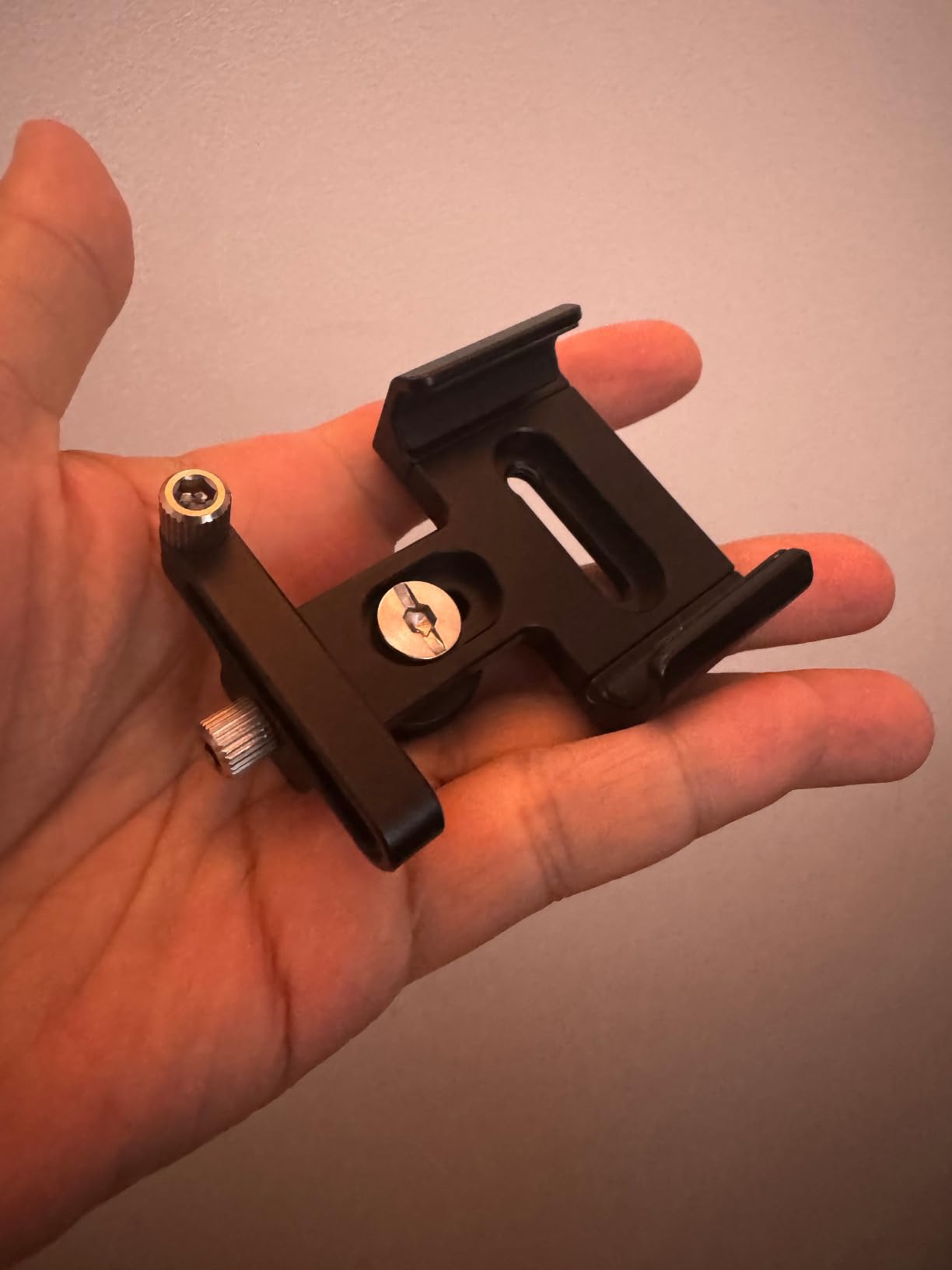 FANAUE SSD Mount Bracket SSD Holder with Cold Shoe Cable Clamp, 1.5