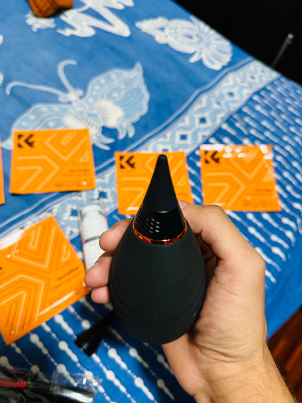 K&F CONCEPT 10-in-1 Camera Lens Cleaning Kit for DSLR Camera Lens Filter Cell Phones with Advanced Silicone Air Blower*1+Short Nozzle*1+Long Nozzle*1+Cleaning Cloth*6+Cleaning Pen*1+15ML Cleaner*1 customer photo 2