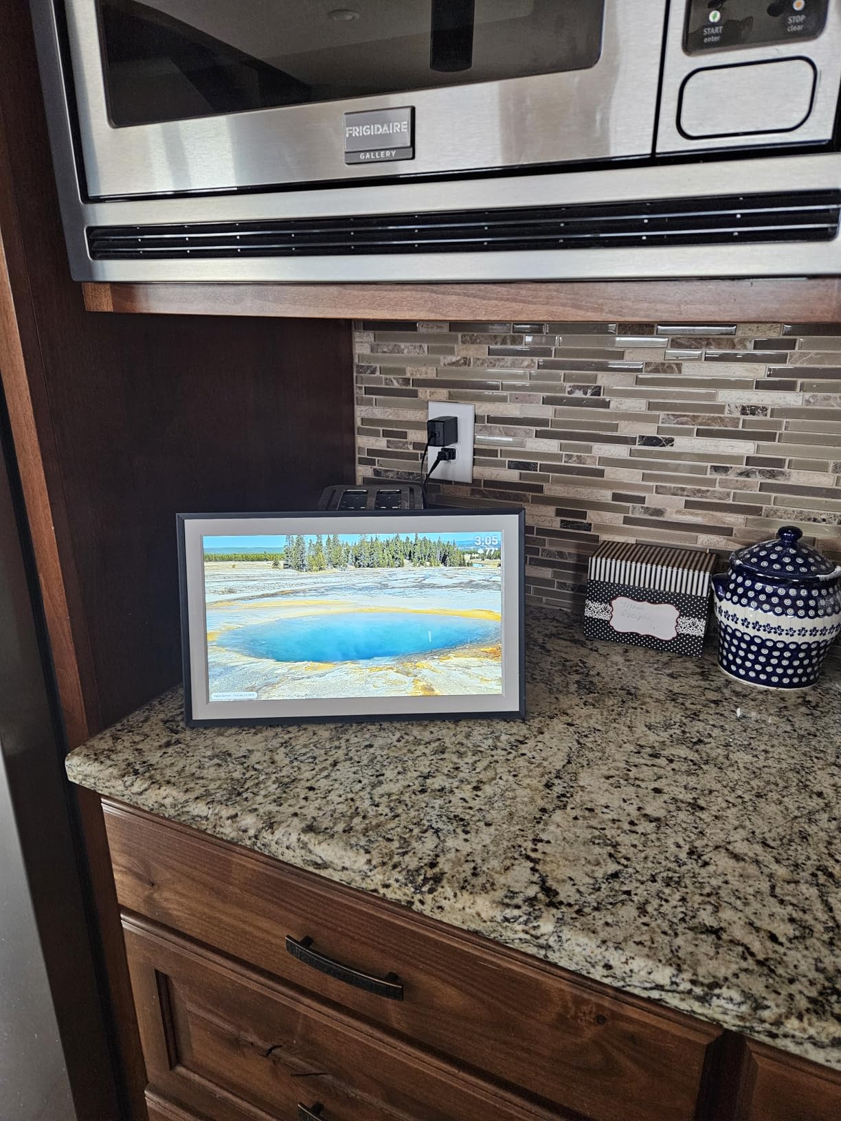 Digital Picture Frame, 15.6 Inch Large Frameo Digital Photo Frame WiFi, 32GB, 1920 * 1080 IPS HD Touch Screen, Tabletop&Wall-Mounted, Share Picture Video, Birthday, Wedding, for Mom customer photo 1