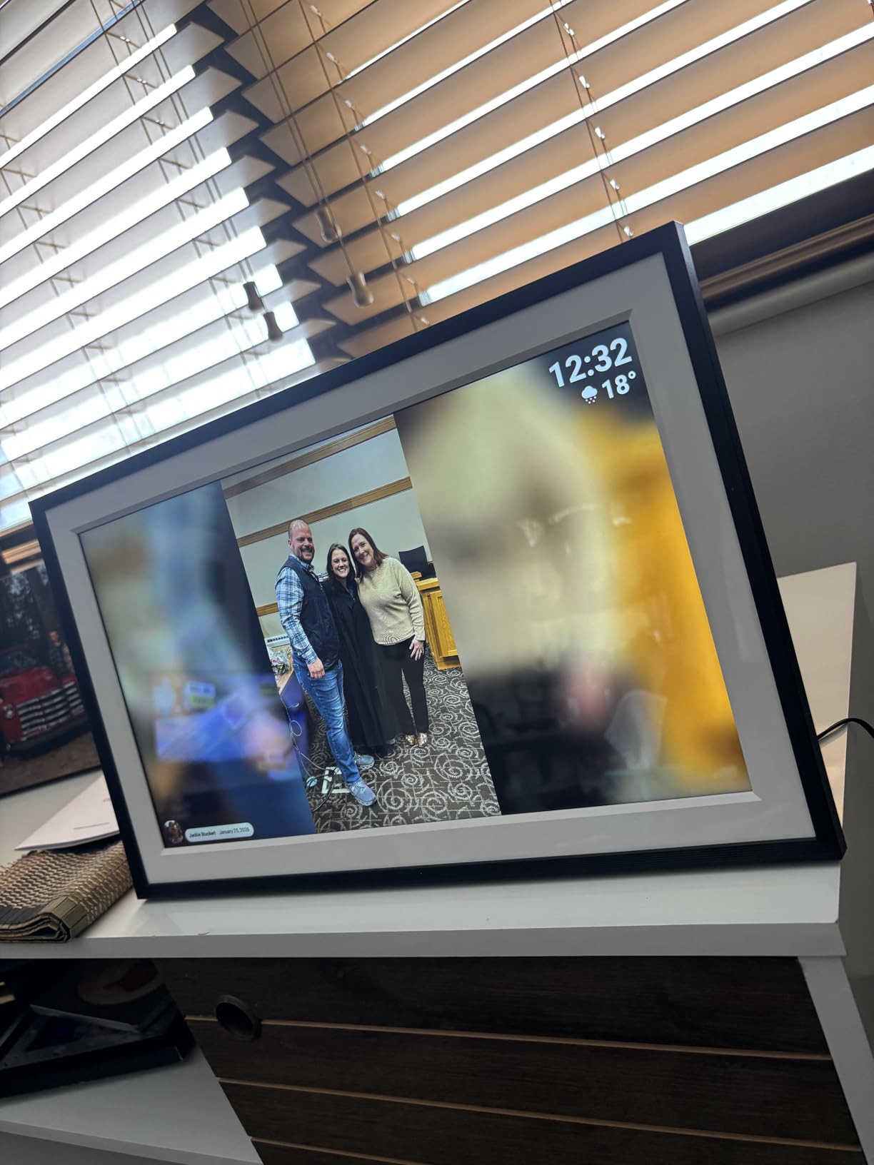 Digital Picture Frame, 15.6 Inch Large Frameo Digital Photo Frame WiFi, 32GB, 1920 * 1080 IPS HD Touch Screen, Tabletop&Wall-Mounted, Share Picture Video, Birthday, Wedding, for Mom customer photo 2