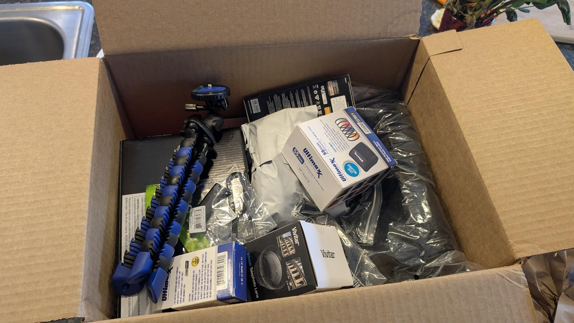 Sony α7 IV Mirrorless Camera Kit (ILCE-7M4K/B) with 28-70mm OSS Lens | 33 MP Full-Frame Sensor | 4K/60p Video | 64GB Card, Filter Kit, Wide Angle Lens, Telephoto Lens, Color Filter Kit and More customer photo 2