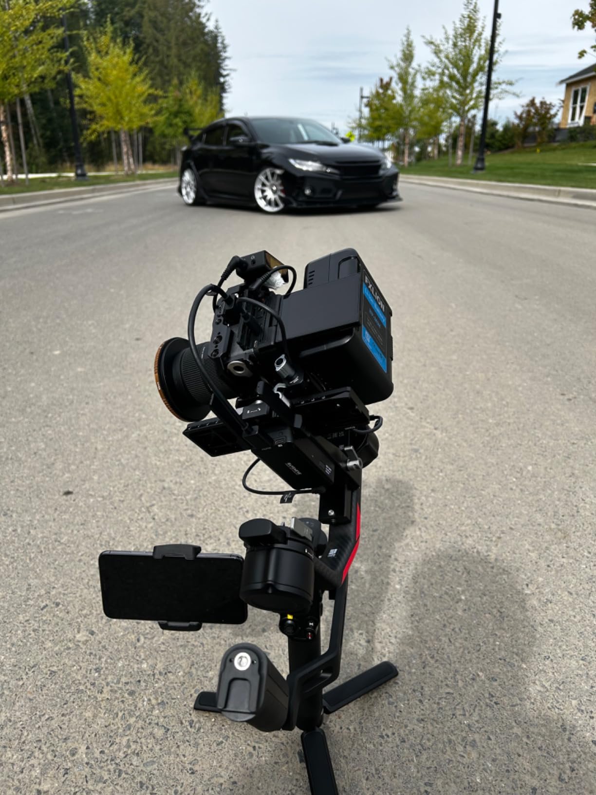 DJI RS 4 Pro Combo, 3-Axis Gimbal Stabilizer with Image Transmitter & Focus Pro Motor, 4.5kg/10lbs Payload customer photo 2