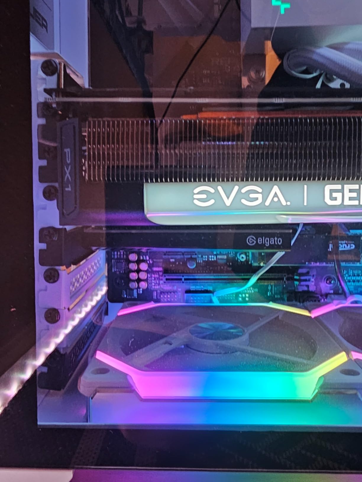 Elgato 4K Pro Internal Capture Card, Black, HDMI, 8K60 Passthrough/4K60 HDR10, Ultra-Low Latency for PS5 Pro, Xbox Series S, Nintendo Switch 2, for Streaming & Recording, Single & Dual PC Setups customer photo 2