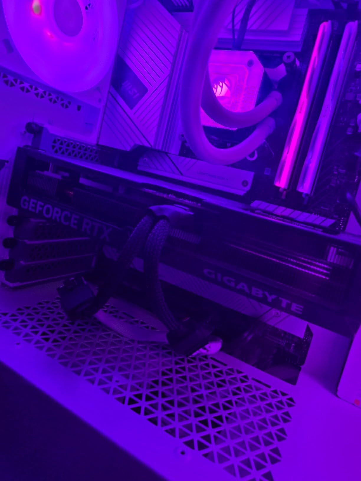 GIGABYTE GeForce RTX 4070 Super WINDFORCE OC 12G Graphics Card, 3X WINDFORCE Fans, 12GB 192-bit GDDR6X customer photo 1