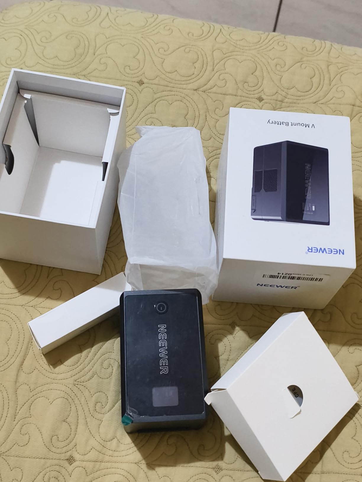 Neewer V Mount Battery PS150E Supports 100W PD USB C Fast Charging, 10350mAh 150Wh 14.54V, with D Tap/USB C/USB A/BP/Dual DC Ports/OLED Screen, V Lock Battery for Camera Camcorder Monitor Video Light customer photo 1