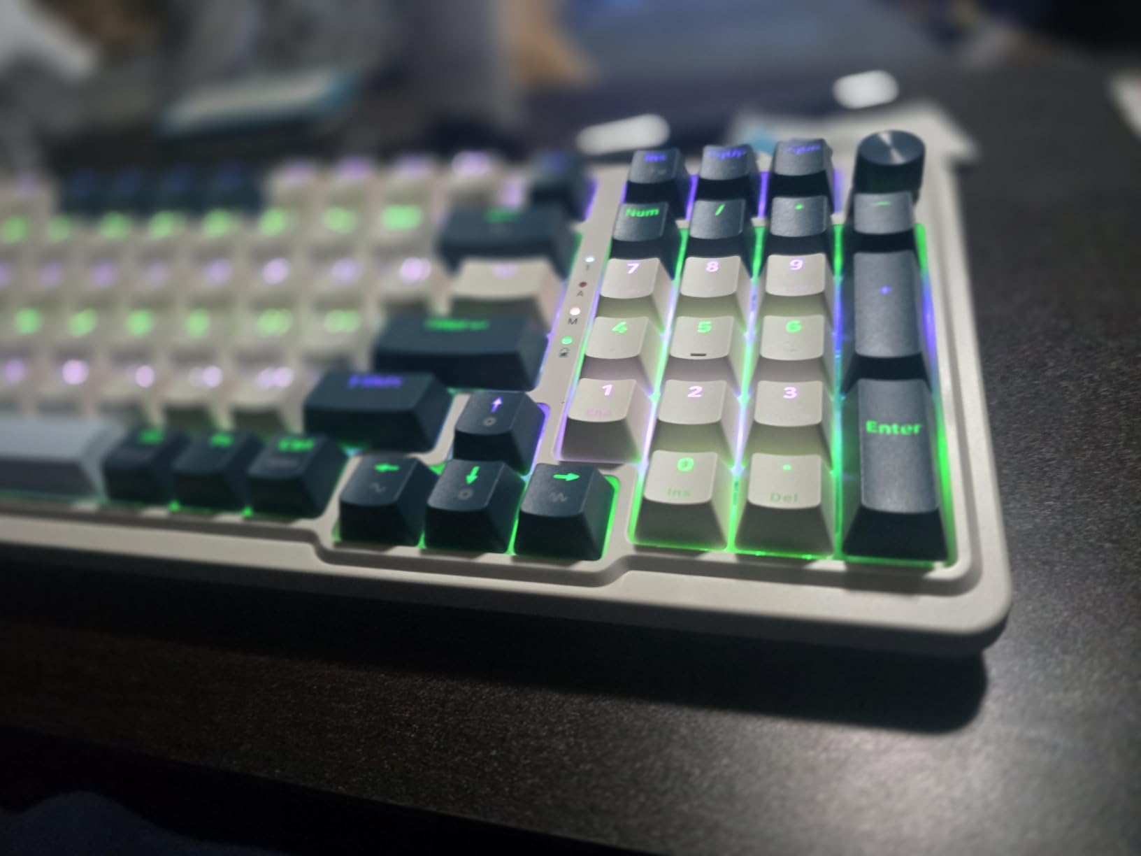 Redragon K686 PRO 98 Keys Wireless Gasket RGB Gaming Keyboard, 3-Mode Win/Mac Mechanical Keyboard w/5-Layer Noise Dampening, Dedicated Knob Control & Hot-Swap in Linear Red Switch, Blue Himmel Color customer photo 2