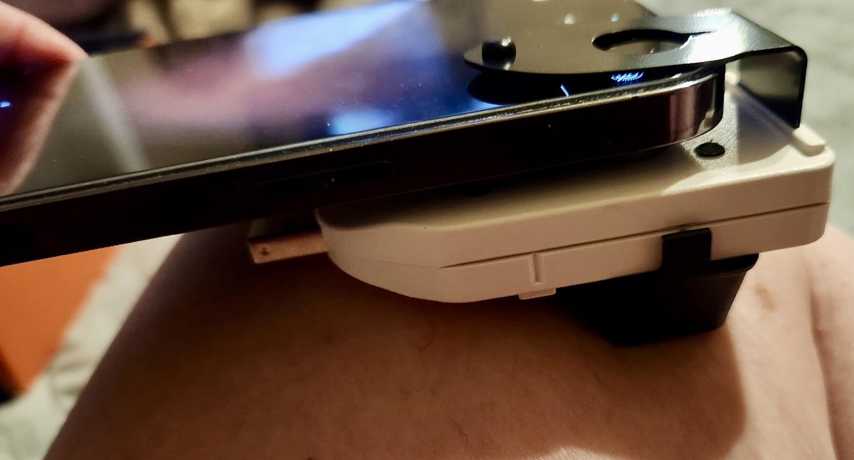 Neviscope Black Phone Dermatoscope Microscope with Polarized Lens/LED Light, 100x Camera Attachment with Universal Clip for Most iPhone/Android Phones Free App customer photo 2