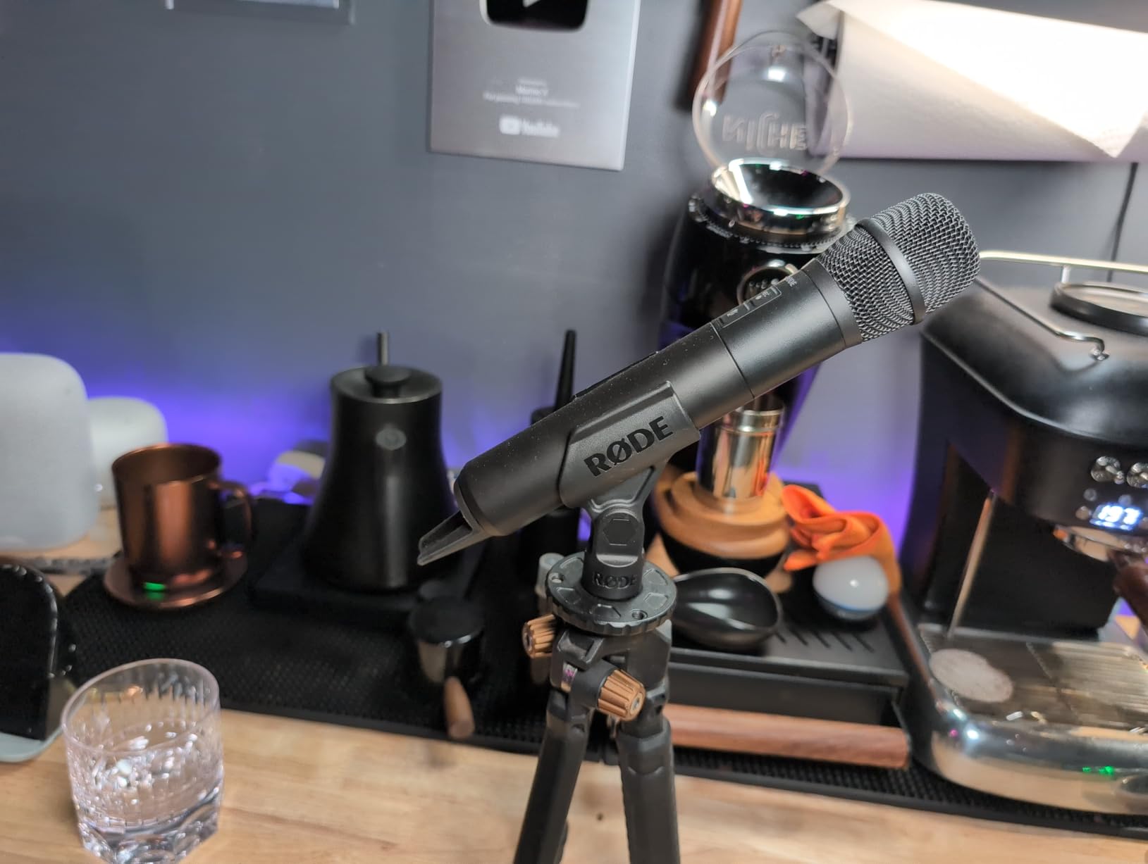 RØDE Interview PRO Wireless Handheld Condenser Microphone with a Broadcast-Grade Capsule and 32-bit Float On-Board Recording for Content Creation, Media and Interviews customer photo 1