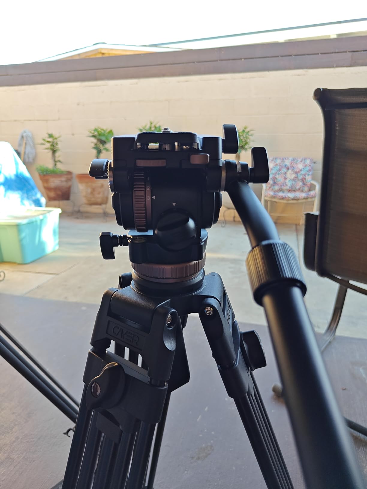 NEEWER Heavy Duty Video Tripod Fluid Head with Stepless Adjustable Pan/Tilt Damping, Quick Release Plate, Compatible with DJI RS Gimbals, Adjustable Handle, ∅75mm Base, Max Load 22lb, GM006 customer photo 1