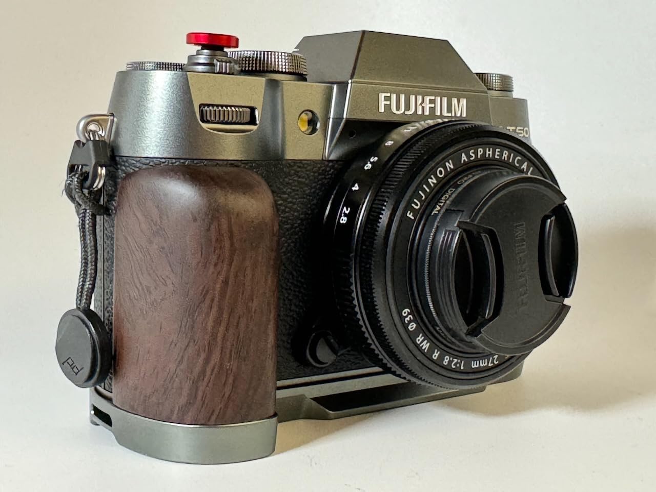 SMALLRIG X-T50 Handgrip, Wooden L-Shape Grip for FUJIFILM X-T50 Camera, Built-in Quick Release Plate for Arca, with Shutter Button and Hot Shoe Cover, Charcoal Silver - 4736 customer photo 2