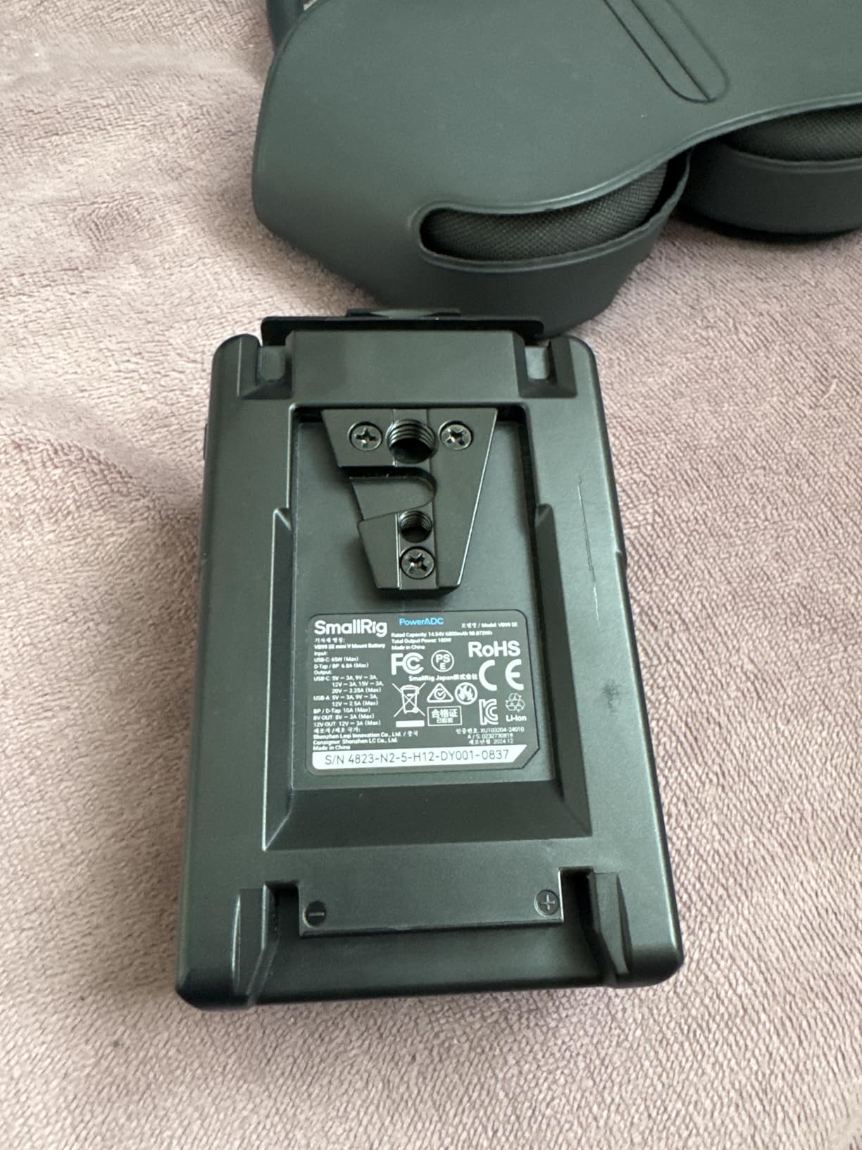 SMALLRIG V Mount Battery, 99Wh / 6800mAh V Mount Battery with 65W Output, 2.5H Full Charge, PD 3.0 USB-C Fast Charging, for Filmmakers, Cameras, Camcorders, Phones, Monitors, Video Lights customer photo 1